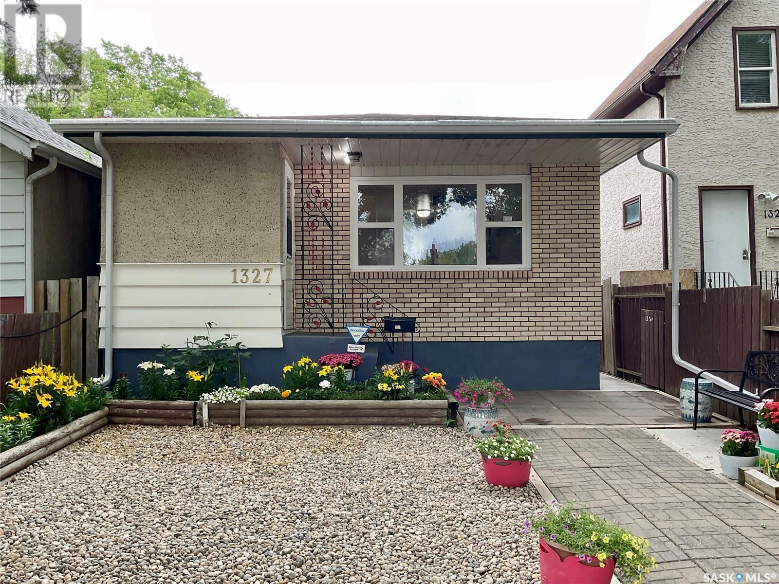 1327 Athol St, Regina, SK S4T 3C6