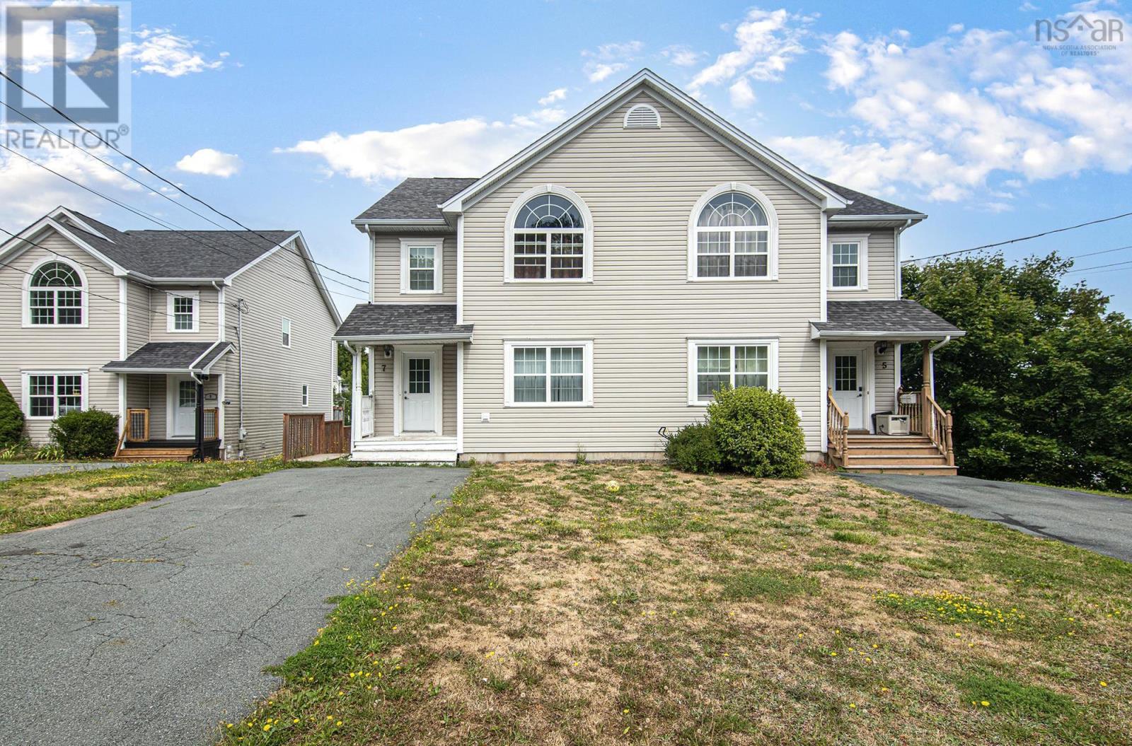 7 Hubleys Dr, Halifax, NS B3P 1W8