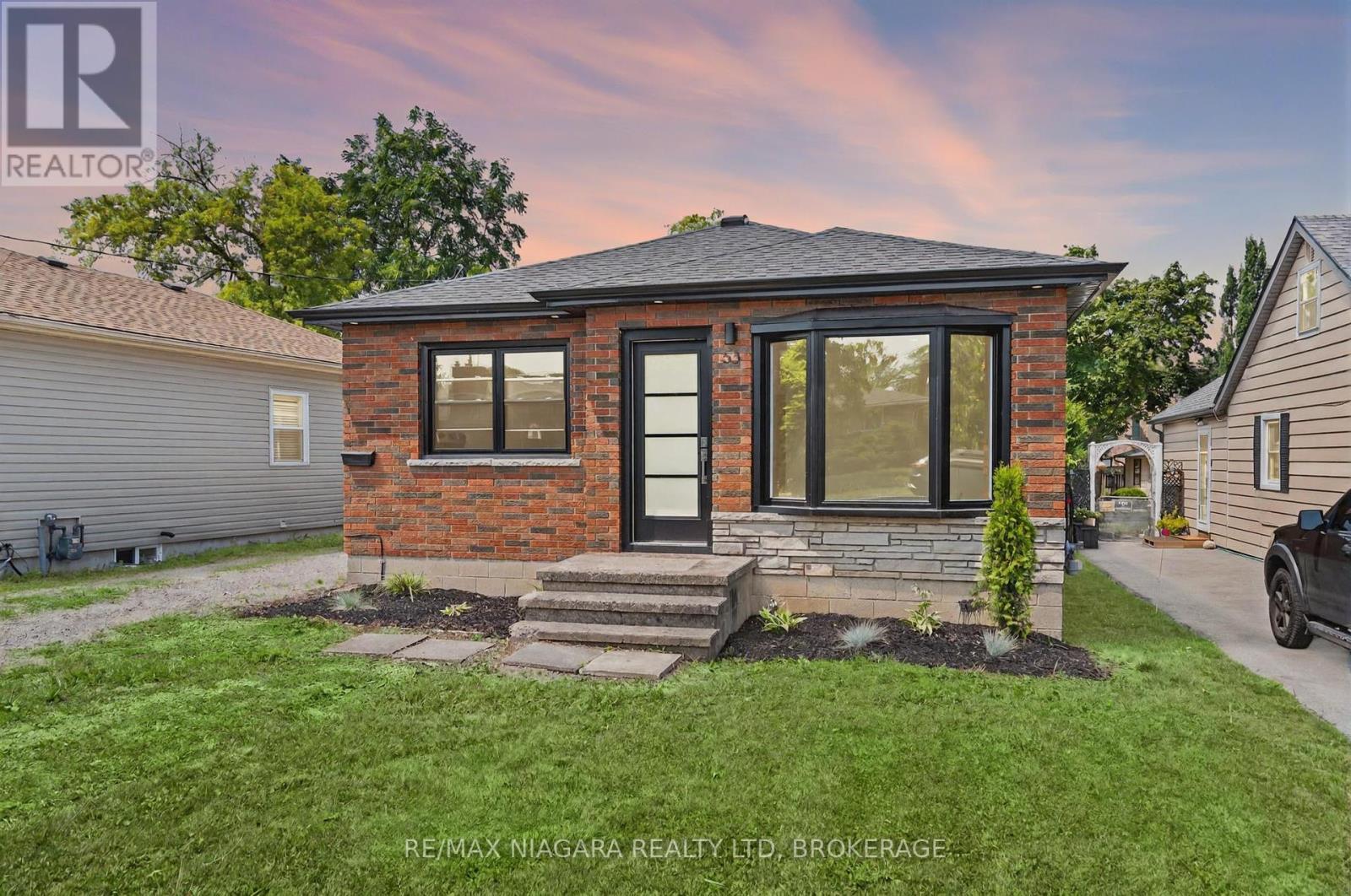 53 Collier Rd S, Thorold, ON L2V 3S9