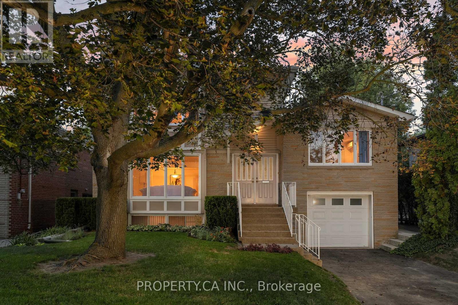 228 Betty Ann Dr, Toronto, ON M2R 1A7