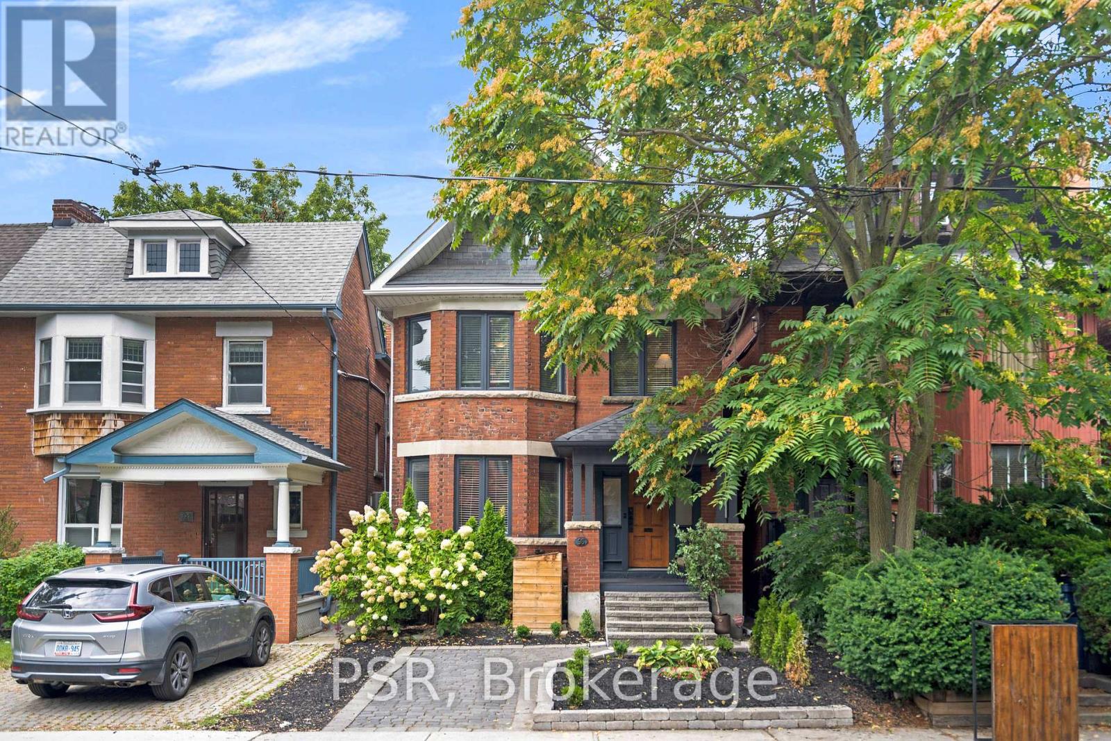 96 Hilton Ave, Toronto, ON M5R 3E7