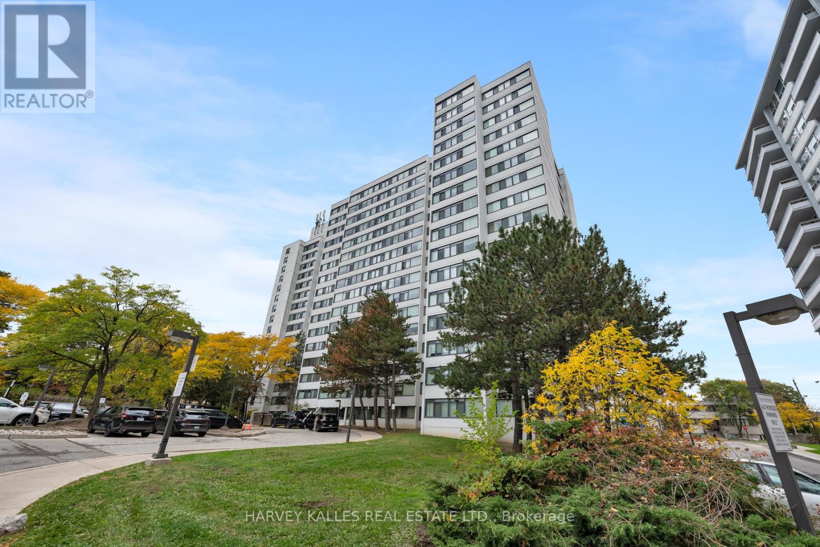 1111 3000 Bathurst St, Toronto, ON M6B 3B4