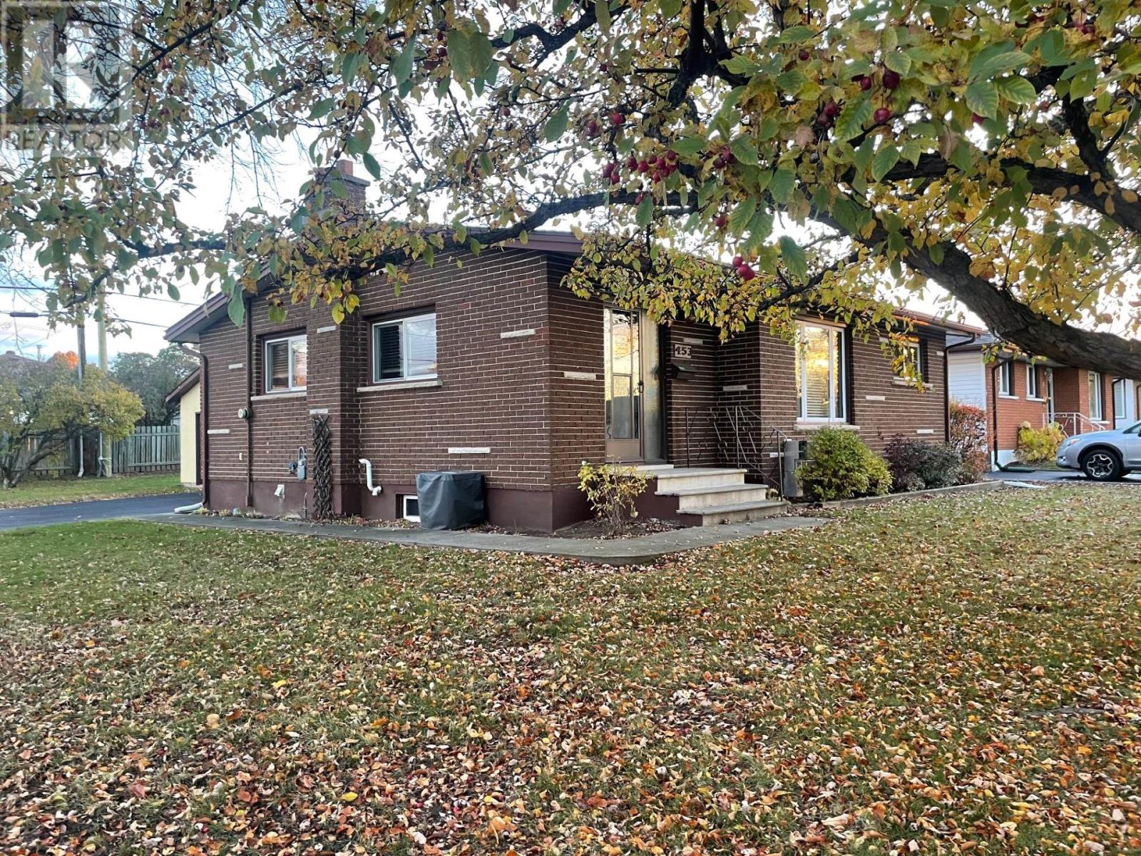 453 Amethyst Cres, Thunder Bay, ON P7C 1T3