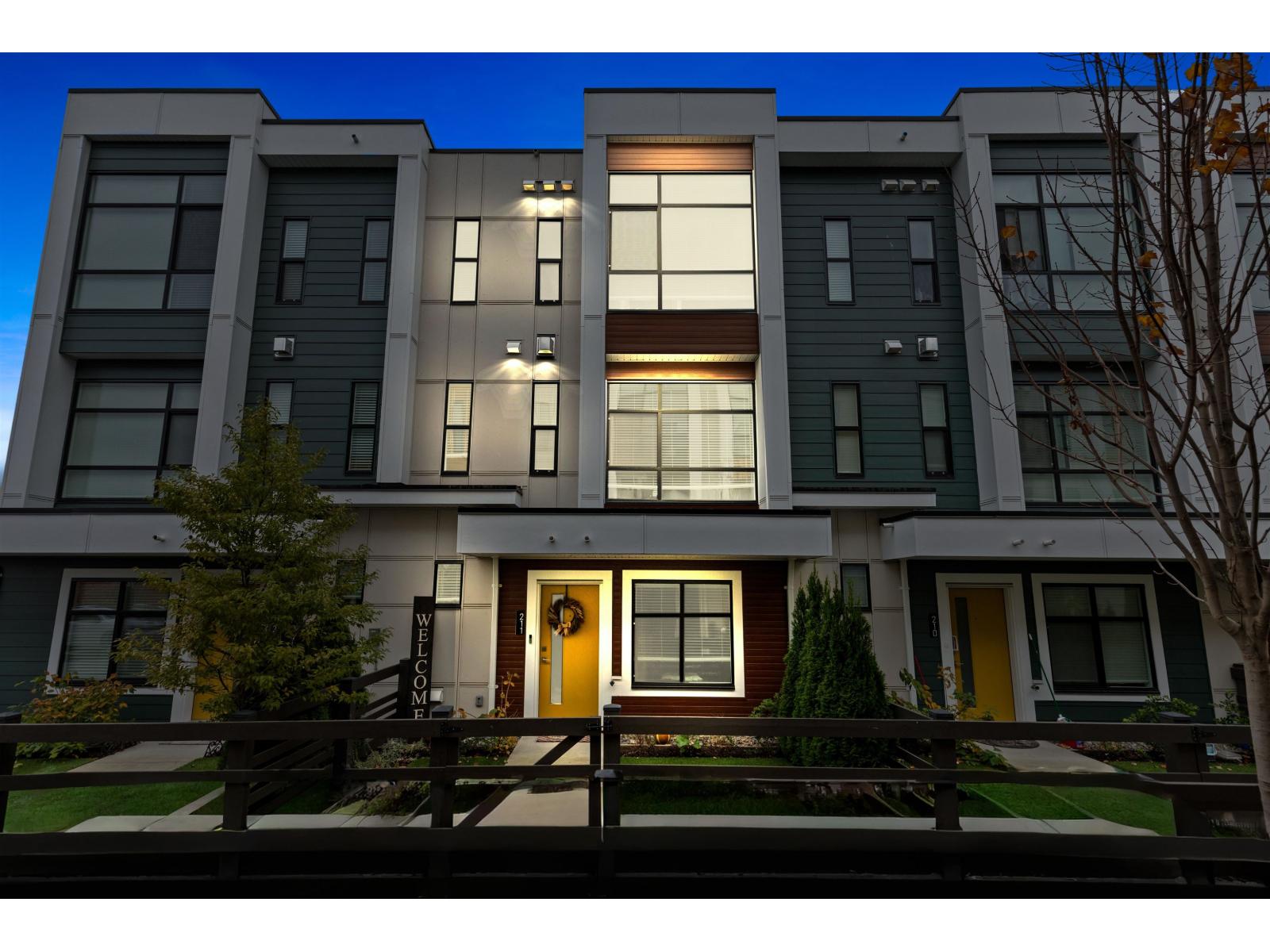 46150 Thomas Roadvedder Crossing Unit 211, Chilliwack, BC V2R 6B3