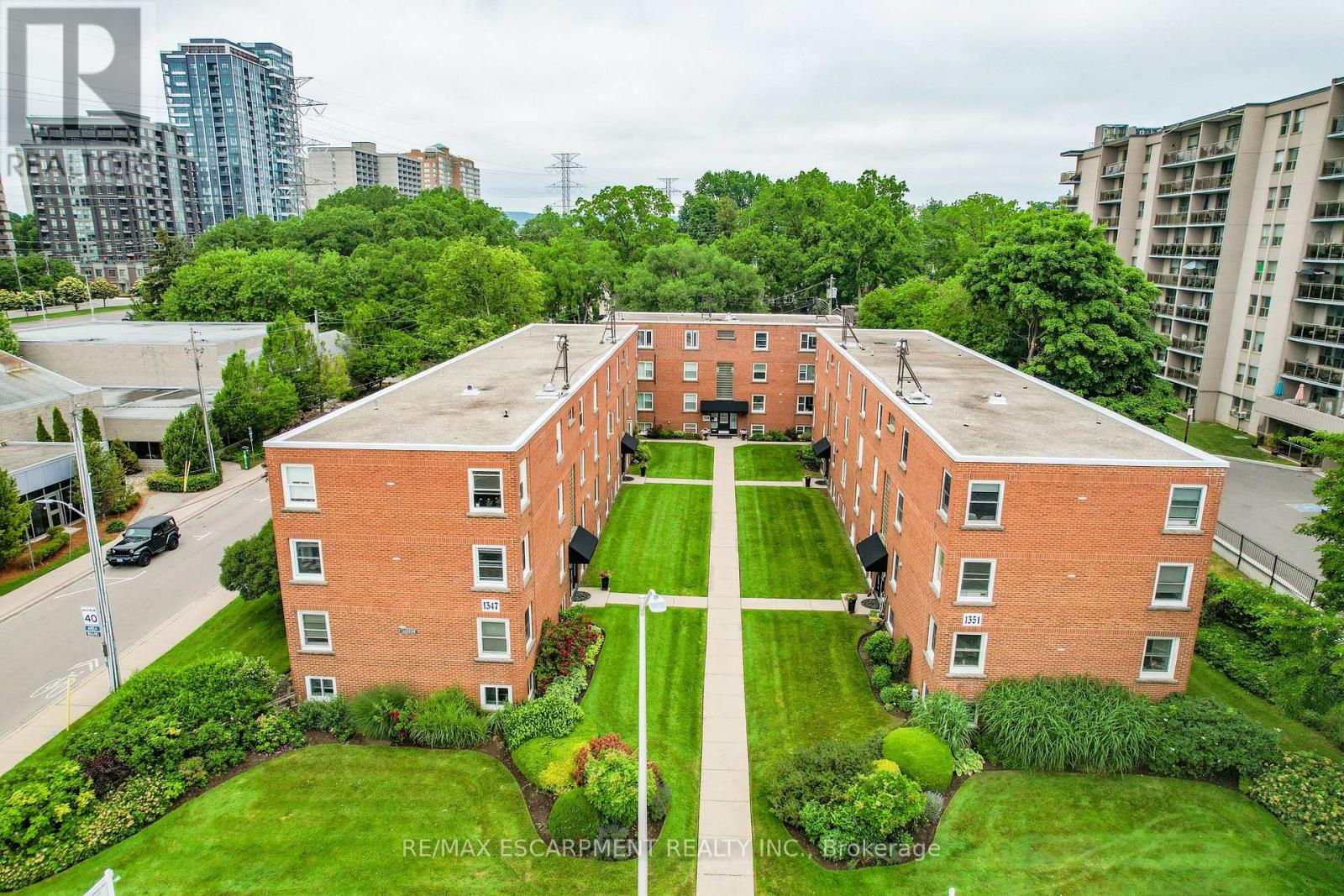 37 1347 Lakeshore Rd, Burlington, ON L7S 1E5