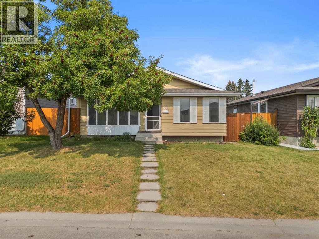 52 Dover Ridge Ct SE, Calgary, AB T2B 2M8