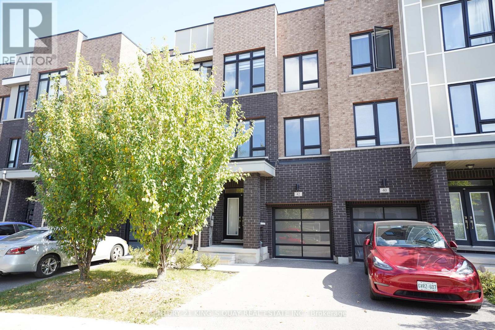 42 Fancamp Dr, Vaughan, ON L6A 4Z1