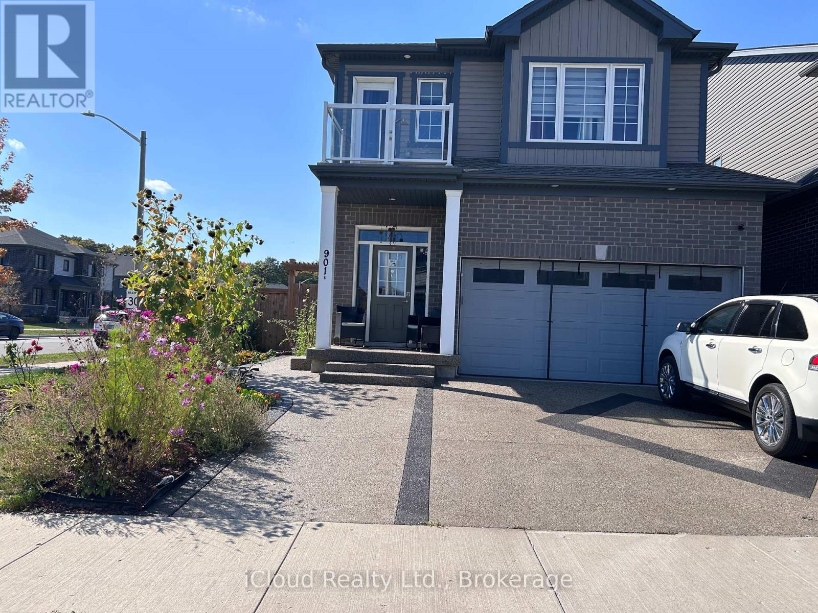901 Tartan Ct, Kitchener, ON N2R 0N2