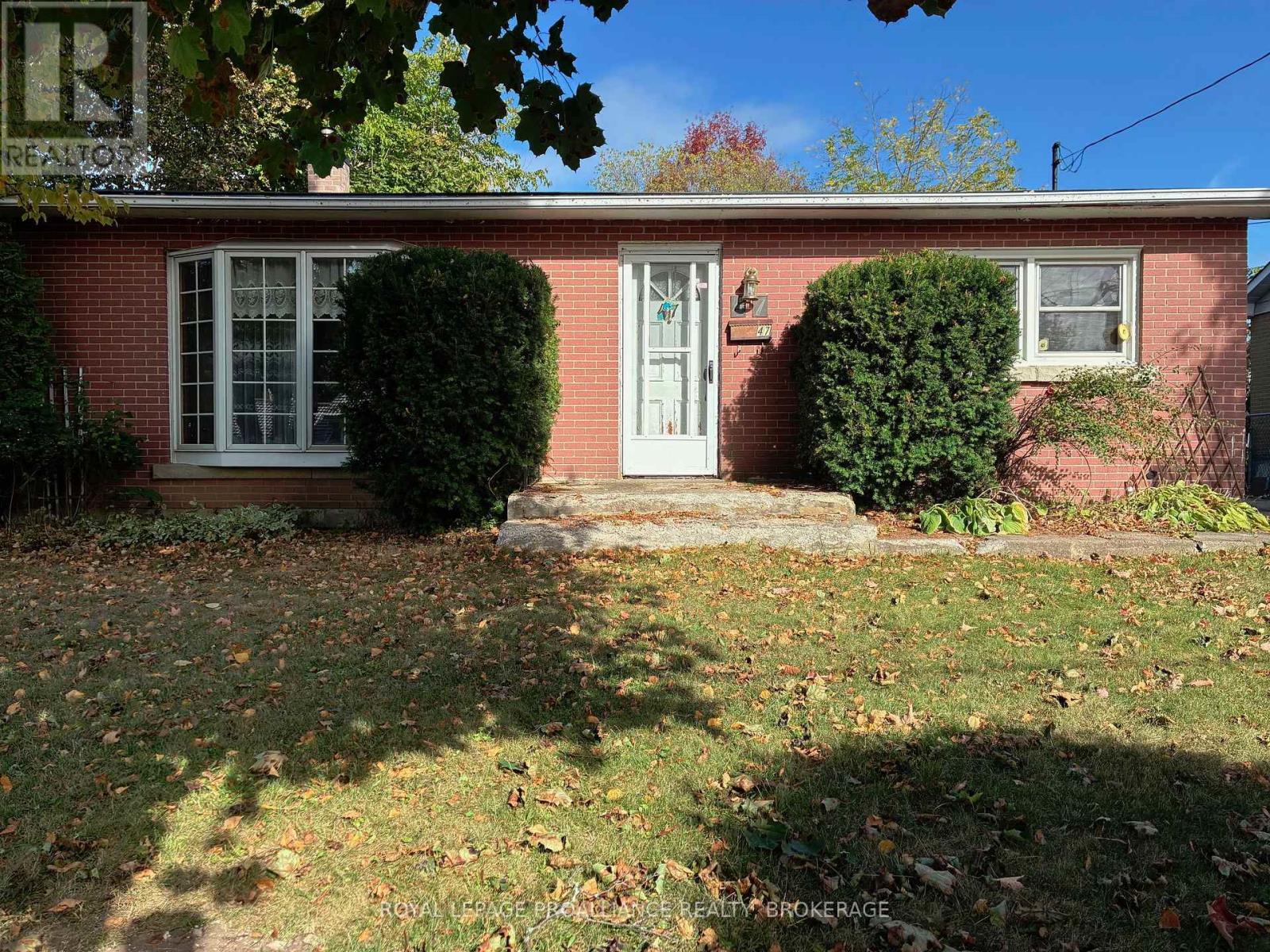 47 Henry Cres, Loyalist Amherstview, ON K7N 1G6