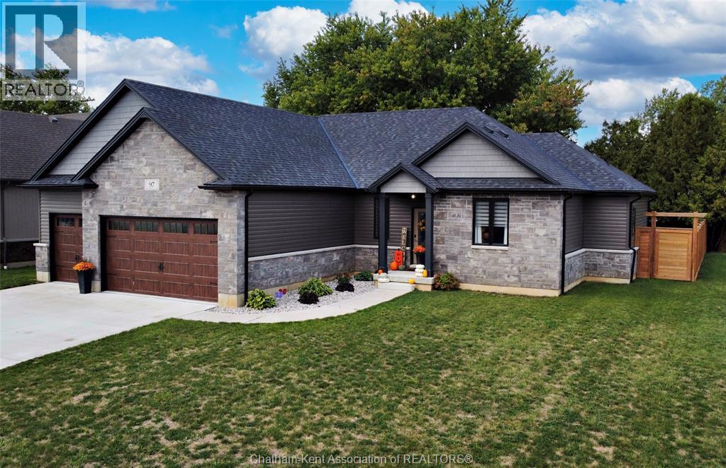 97 Sleepy Meadow Dr, Chatham-Kent, ON N0P 1A0