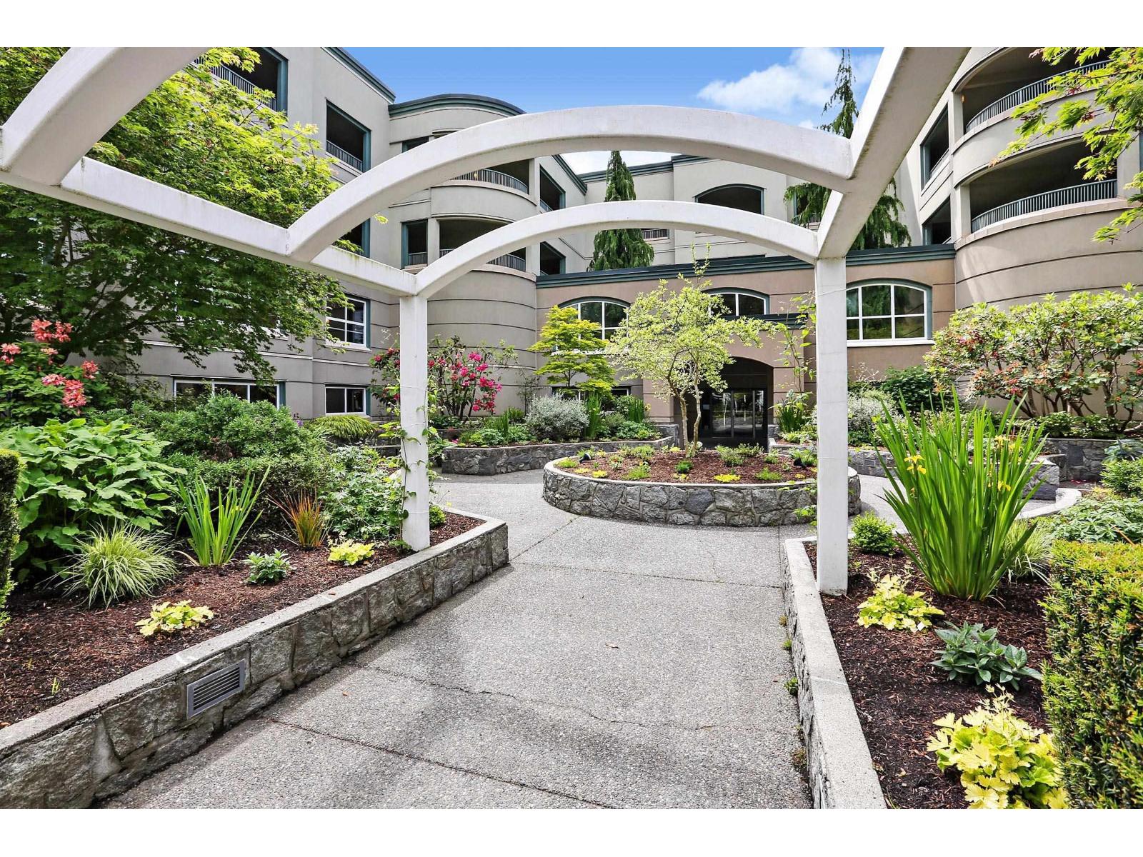 1725 128 Street Unit 305, Surrey, BC V4A 3V2