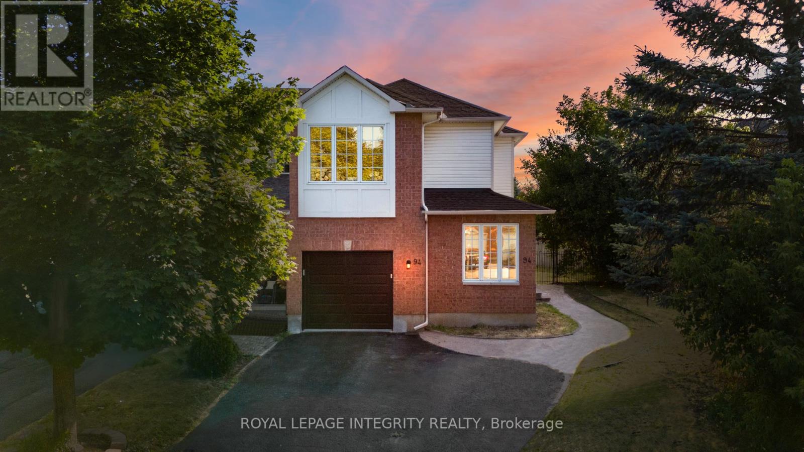 94 Inverkip Ave, Ottawa, ON K1T 4B9