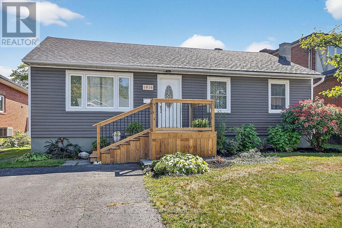 1914 Rosebella Ave, Ottawa, ON K1T 1G7