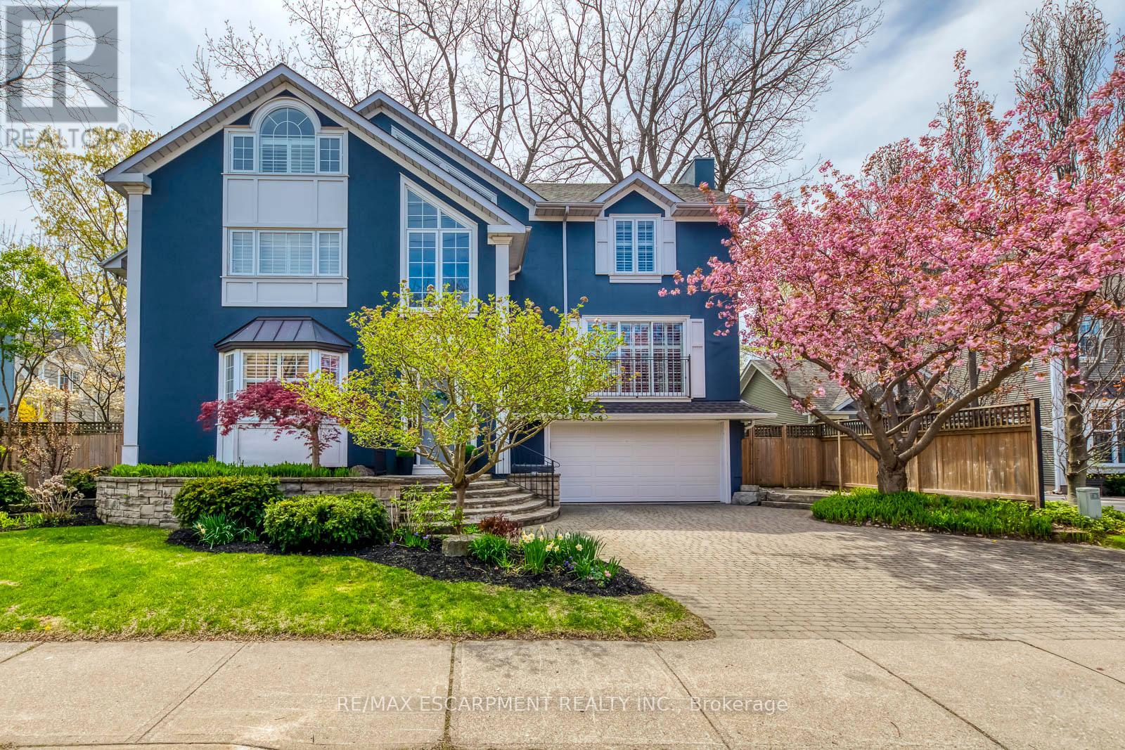 48 Forsythe St, Oakville, ON L6K 3R7