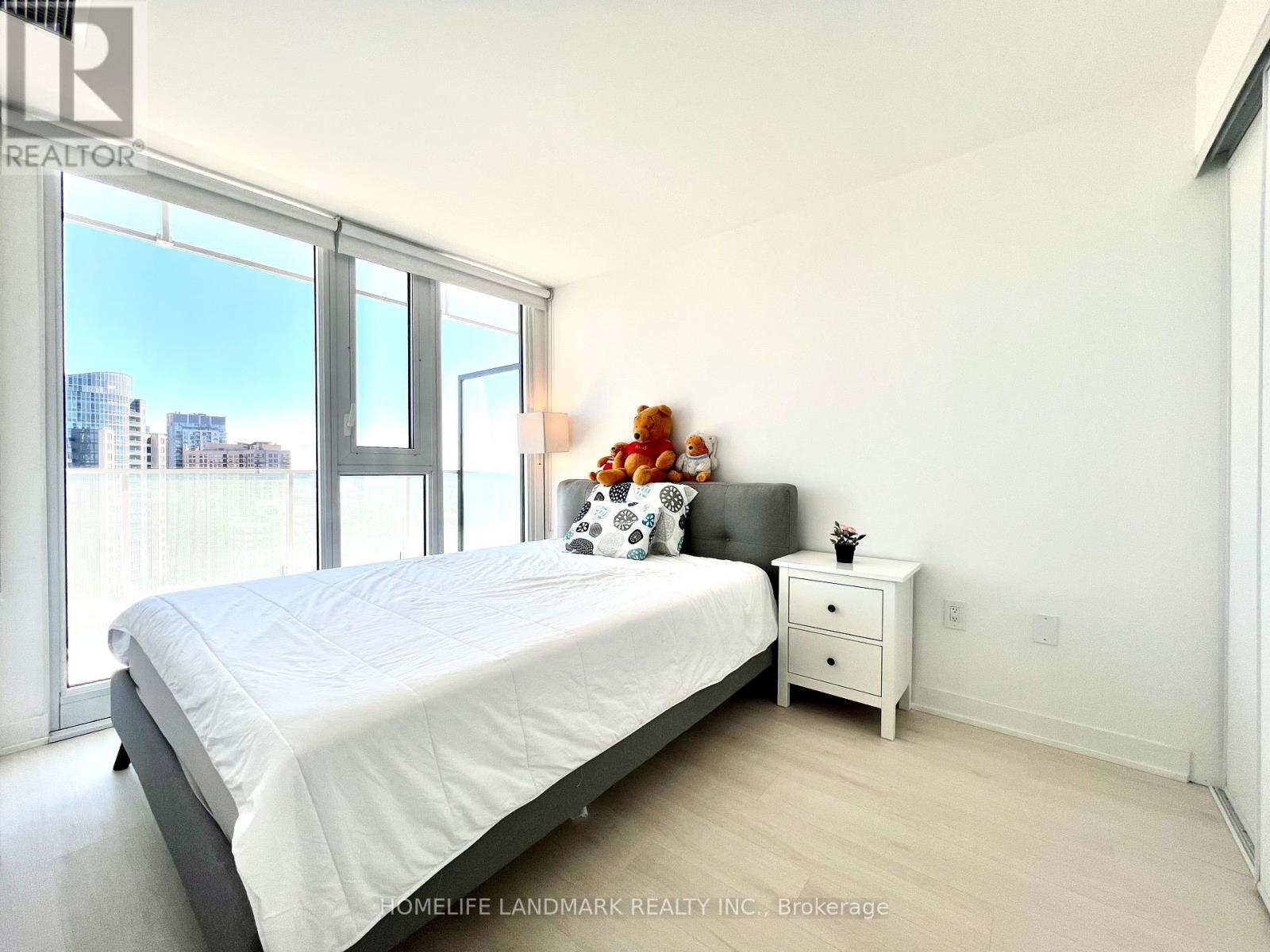 2312 3900 Confederation Pkwy, Mississauga, ON L5B 0M3