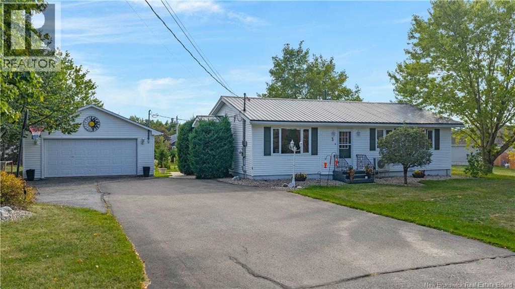 3 Meredith Dr, Sussex Corner, NB E4E 2T8