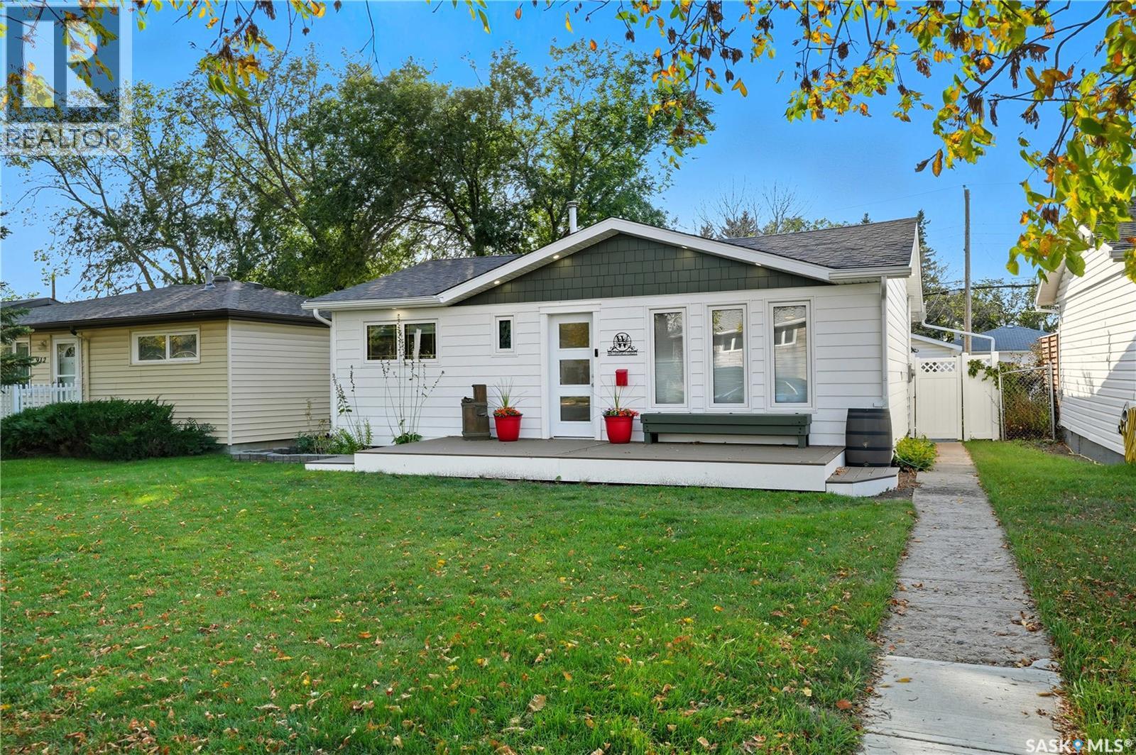 906 Campbell St, Regina, SK S4T 5P3