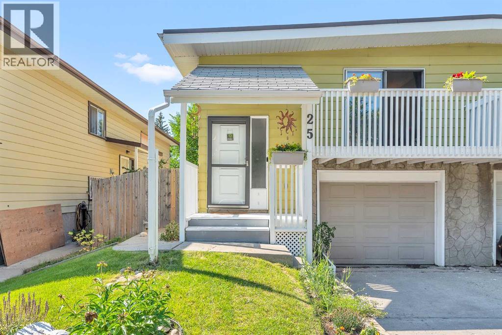 25 Silverdale Pl NW, Calgary, AB T3B 4C4