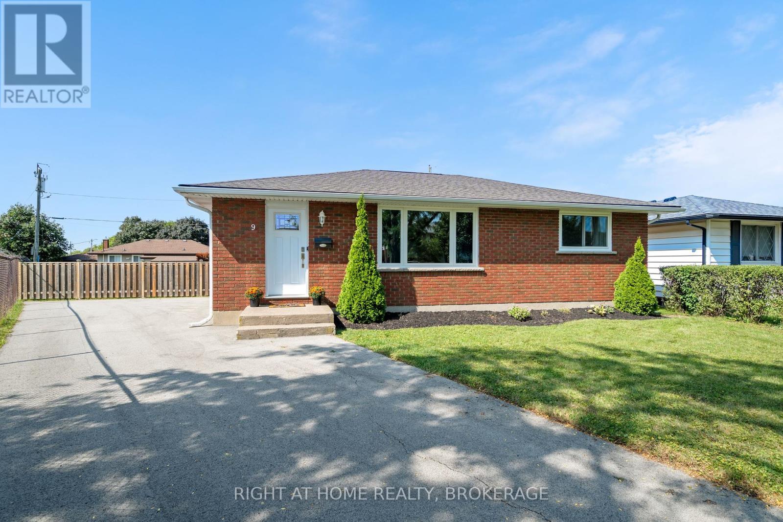 9 Allanburg Rd, St. Catharines Burleigh Hill, ON L2T 2R8