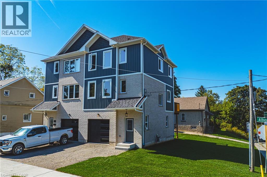 38 Albert St, Cambridge, ON N1R 3M8