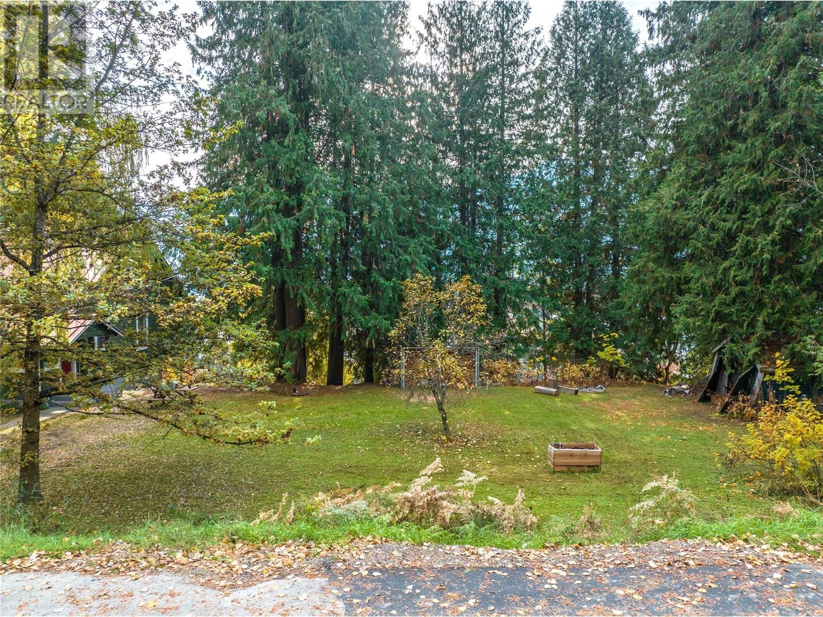 125 Maple St, Revelstoke, BC V0E 2S0