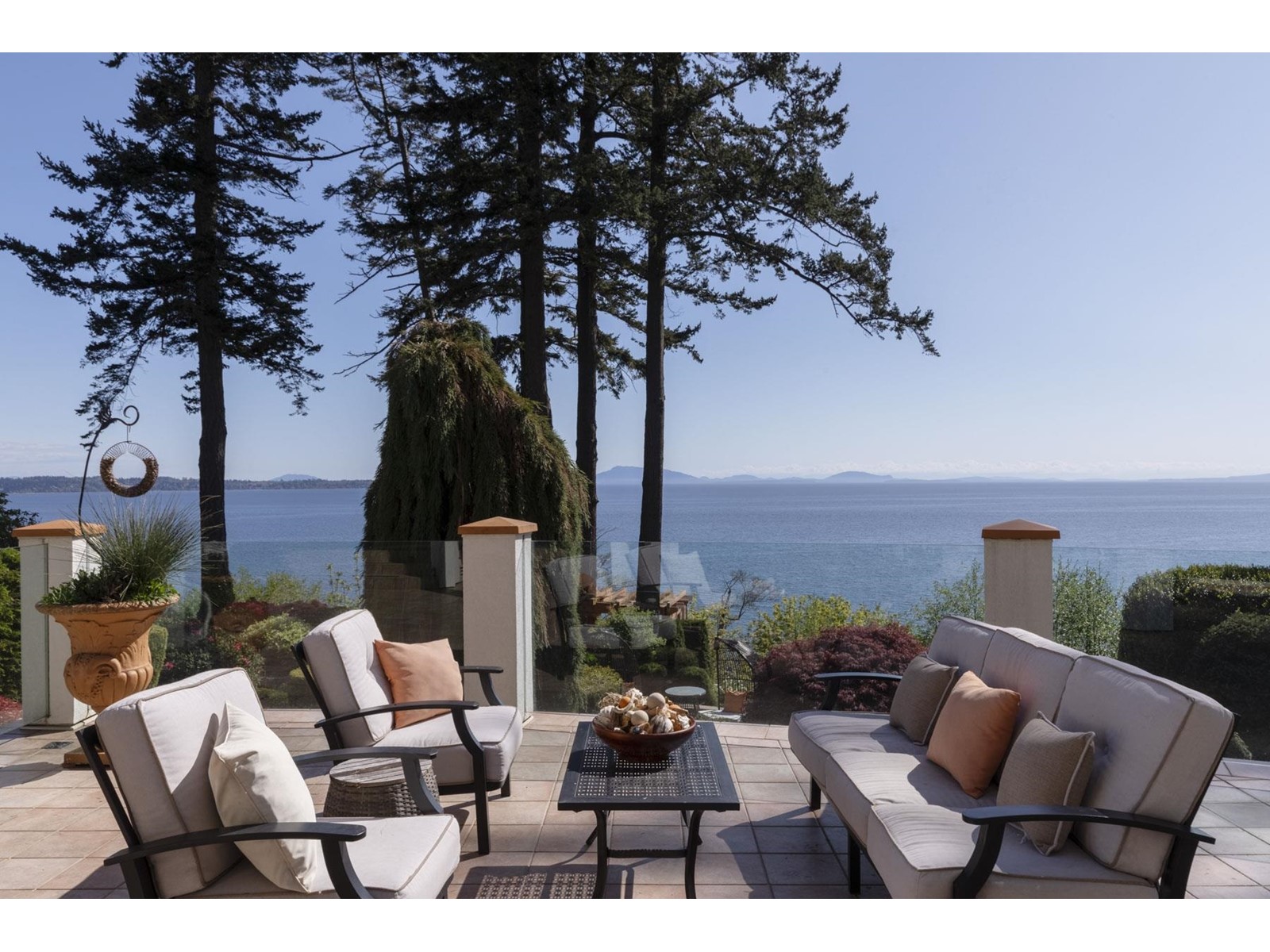 13 Avenue Unit 13464 #a, Surrey, BC V4A 1C4