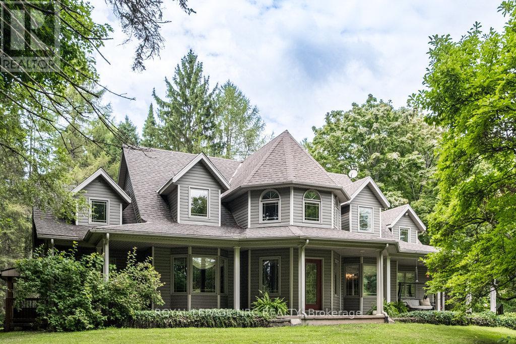 1110 Centre St, Pelham, ON L0S 1C0