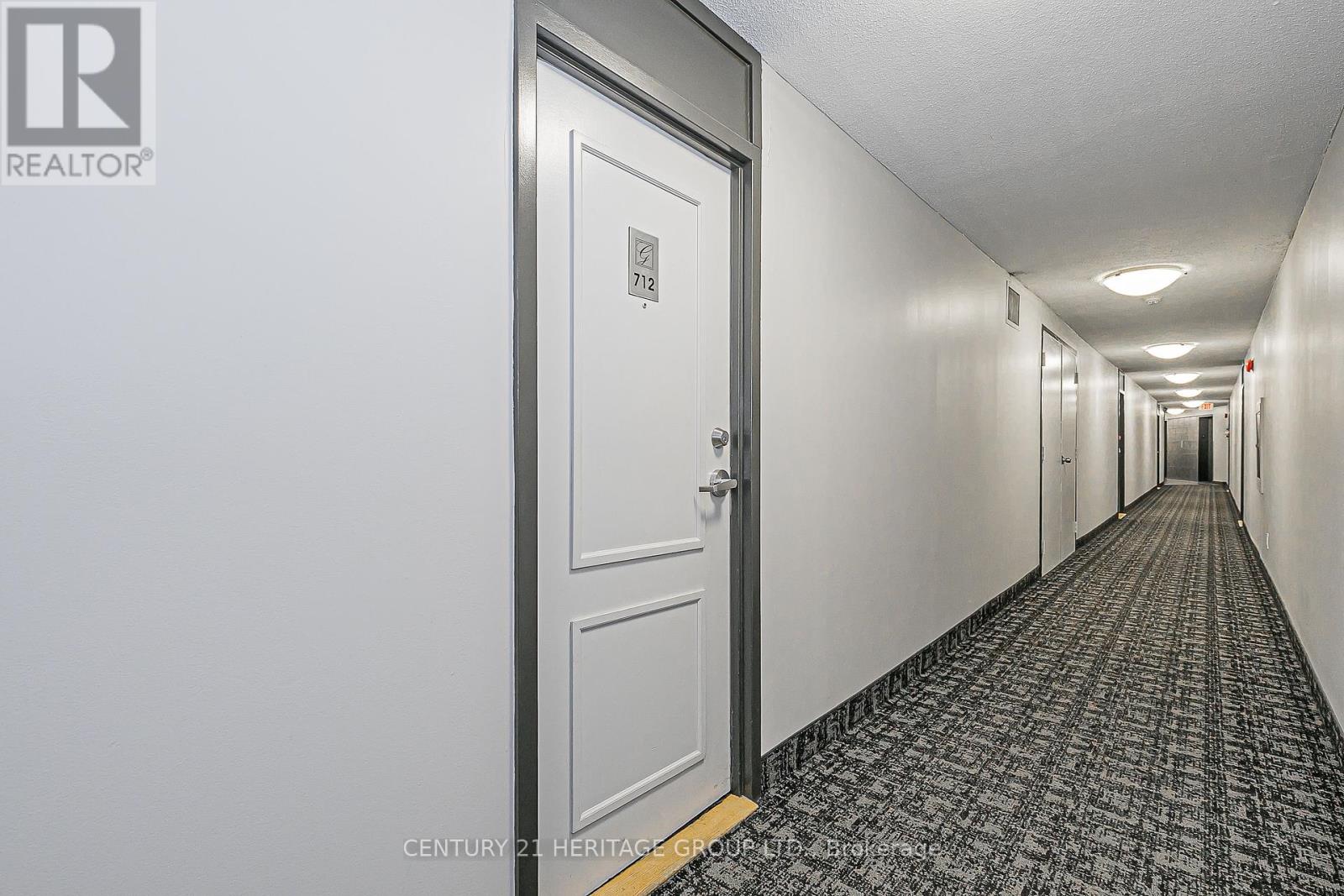 712 260 Davis Dr, Newmarket, ON L3Y 7C3