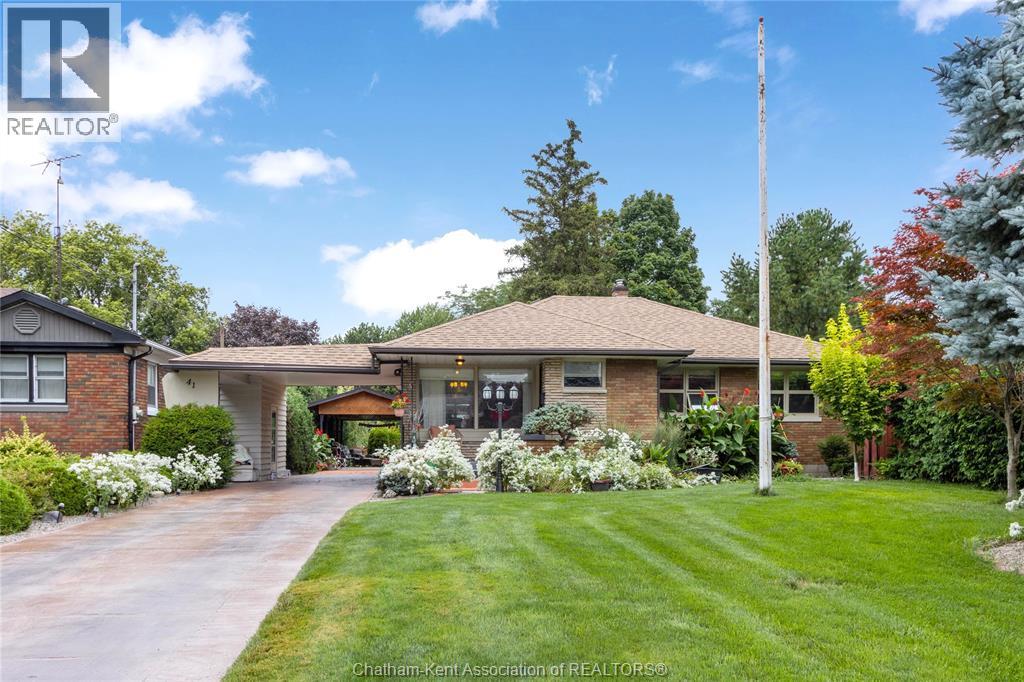 41 Maple St, Chatham, ON N7L 2E5