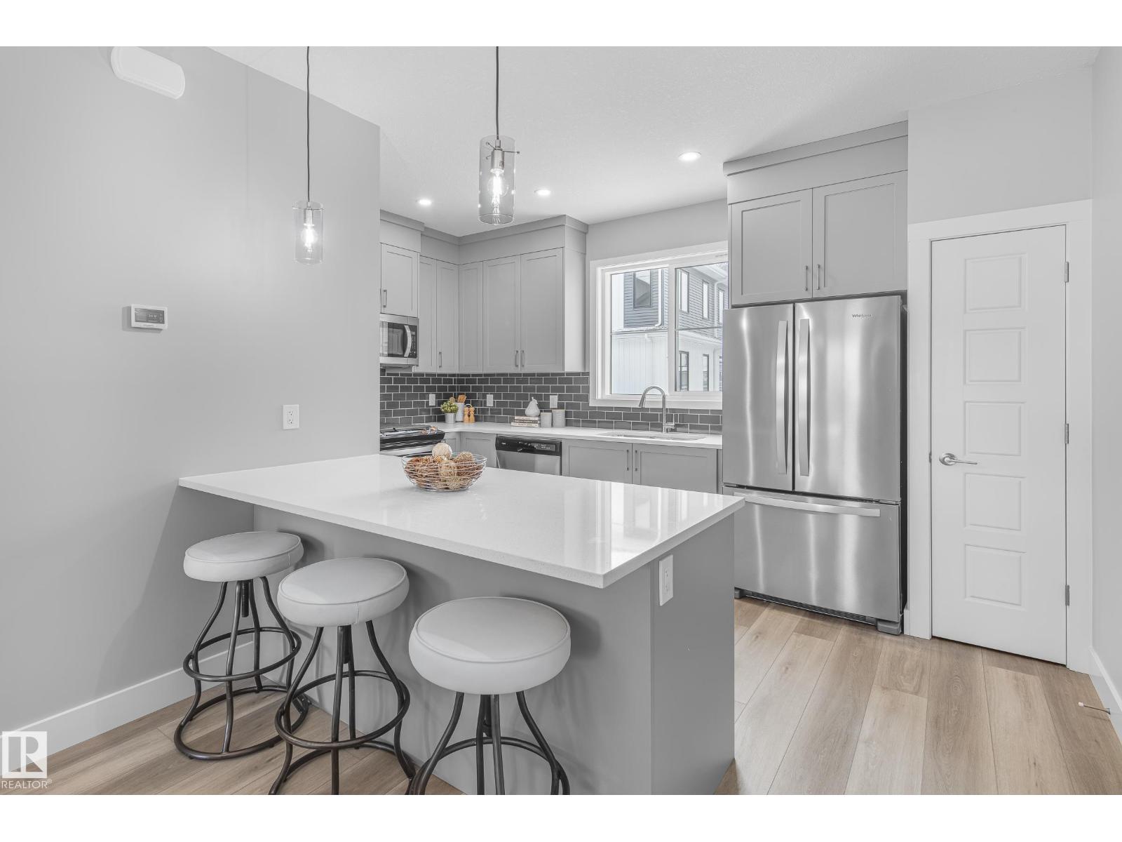 6905 25 Ave Sw #6, Edmonton, AB T6X 3B7