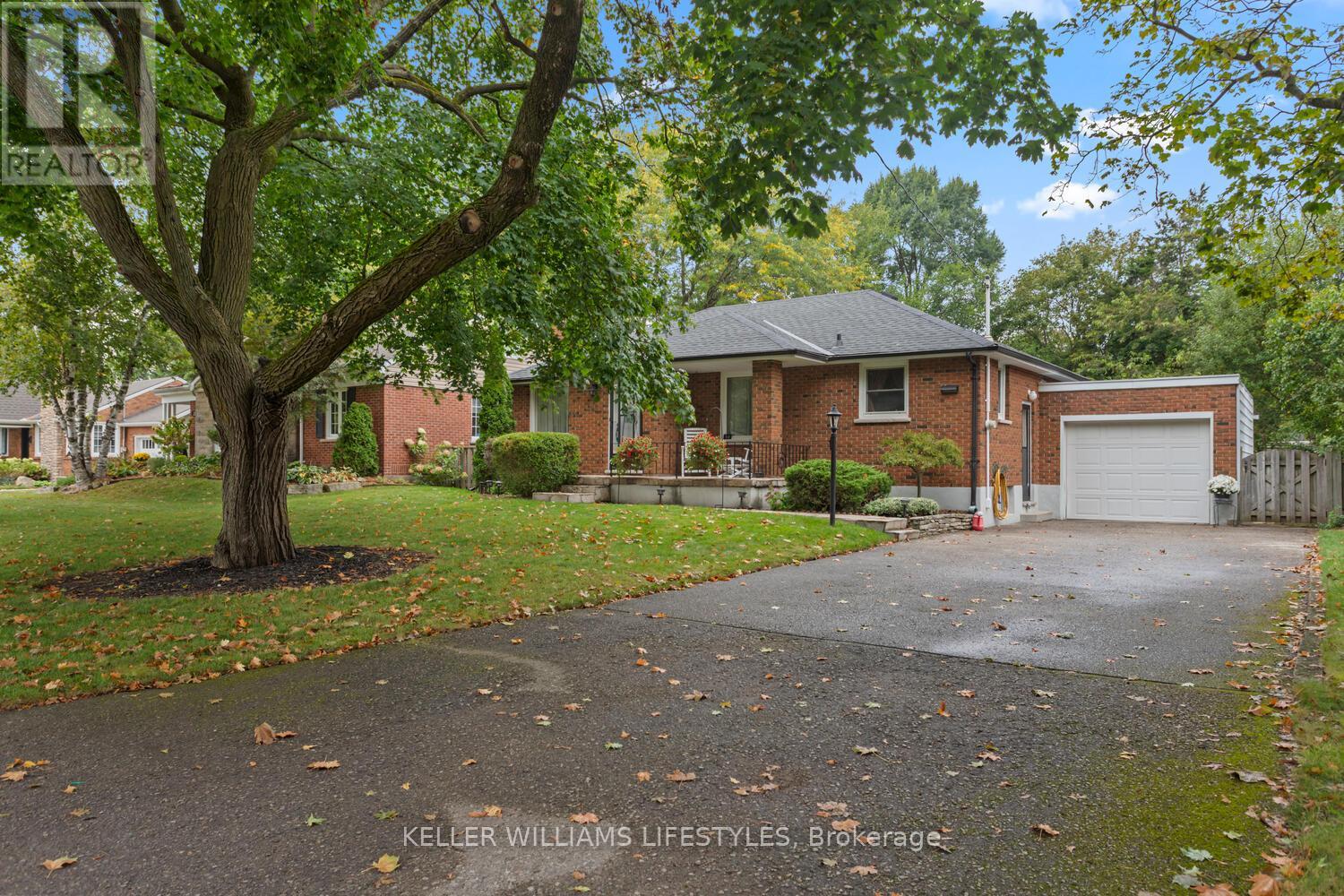 54 David St, London, ON N6P 1B3
