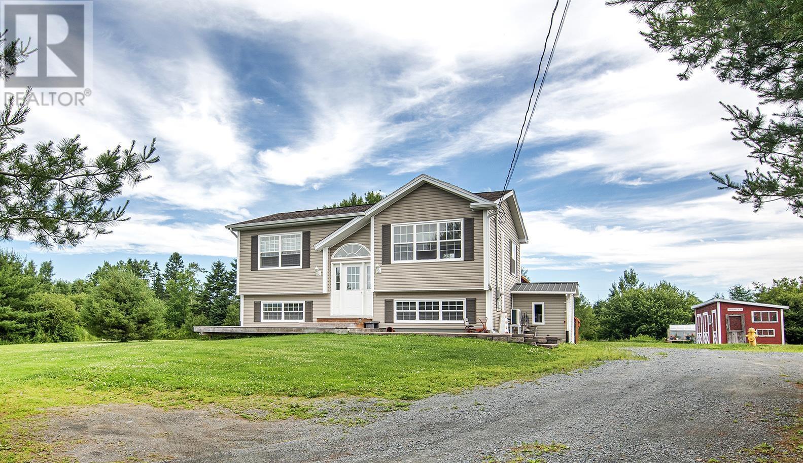 579 Highway 1, Mount Uniacke, NS B0N 1Z0