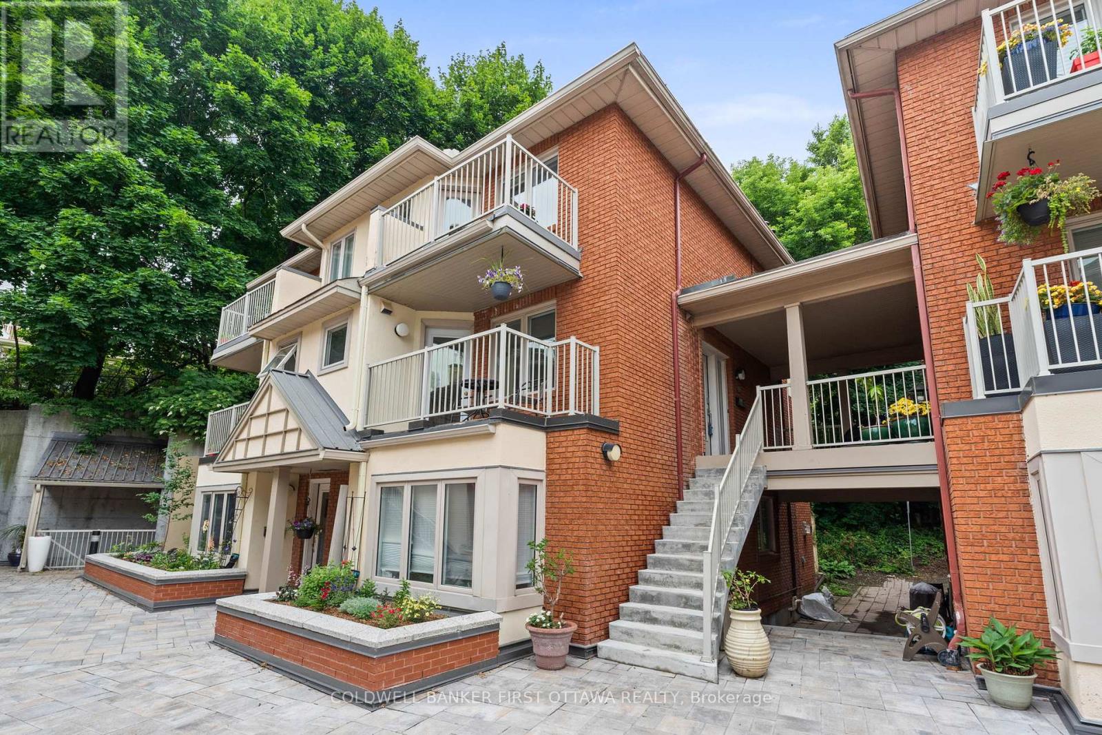 111 Unit 250 Fountain Pl #f, Ottawa, ON K1N 9N7