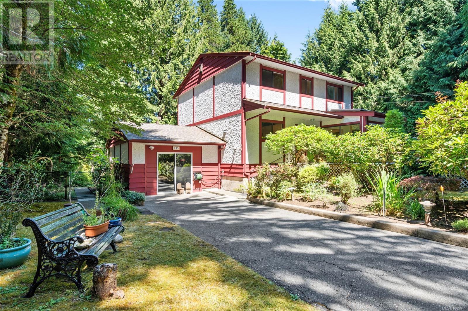 255 Sunningdale Rd E, Qualicum Beach, BC V9K 1L3