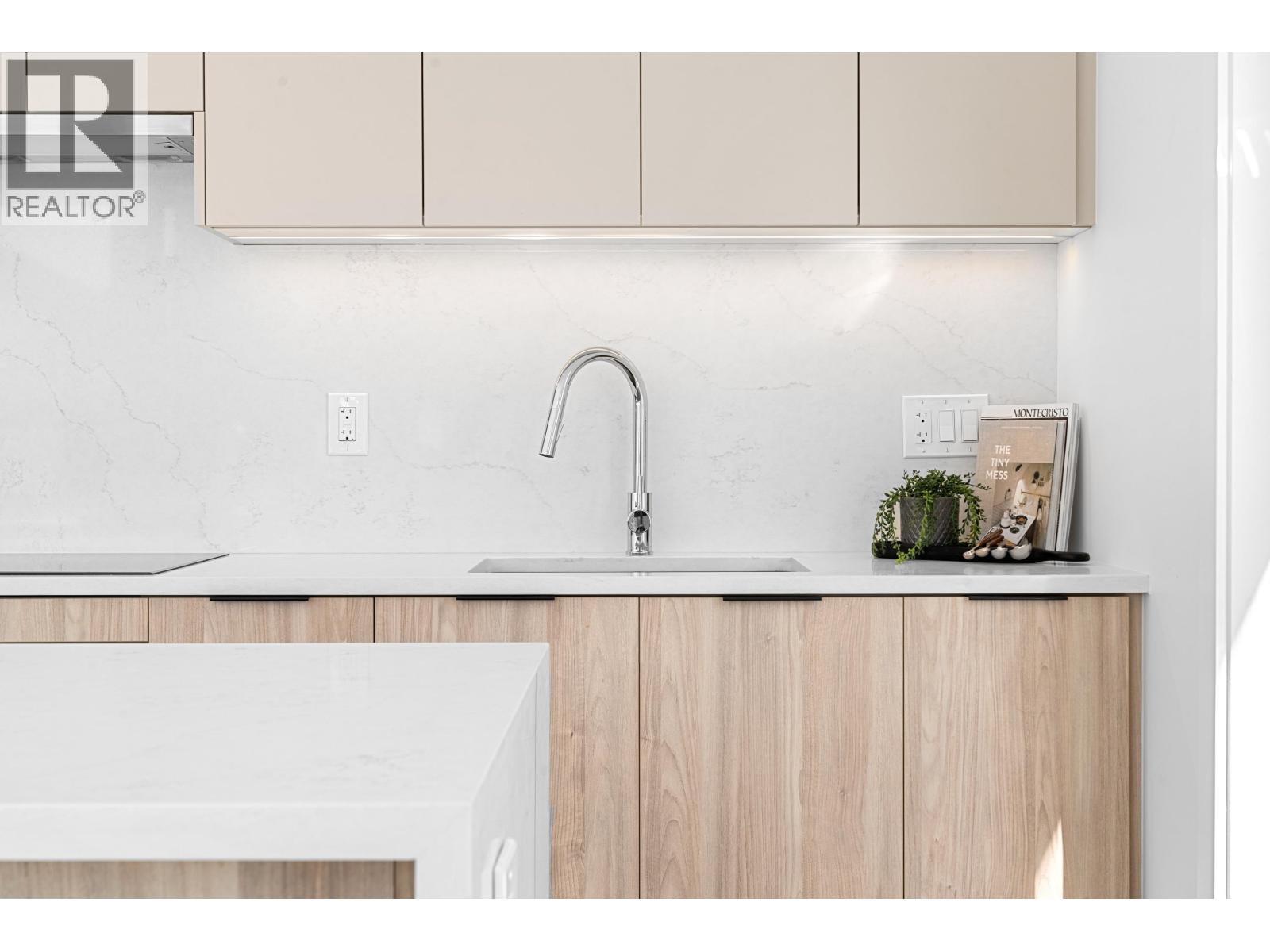 7161 17th Avenue Unit 203, Burnaby, BC V3N 0K1