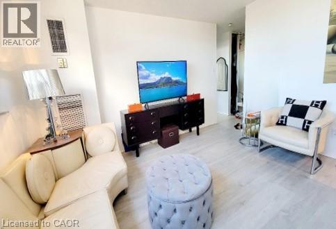 105 Mccaul Street Unit 701, Toronto, ON M5T 2X4