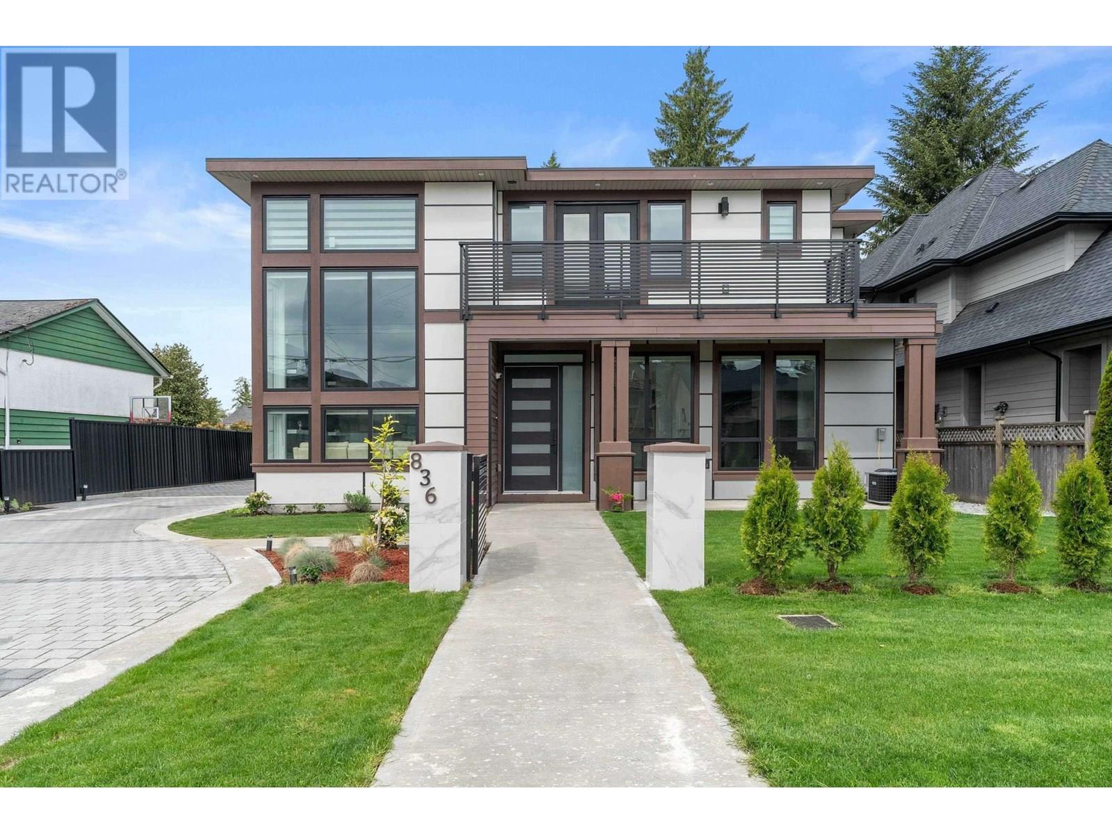 836 Macintosh St, Coquitlam, BC V3J 4Z2