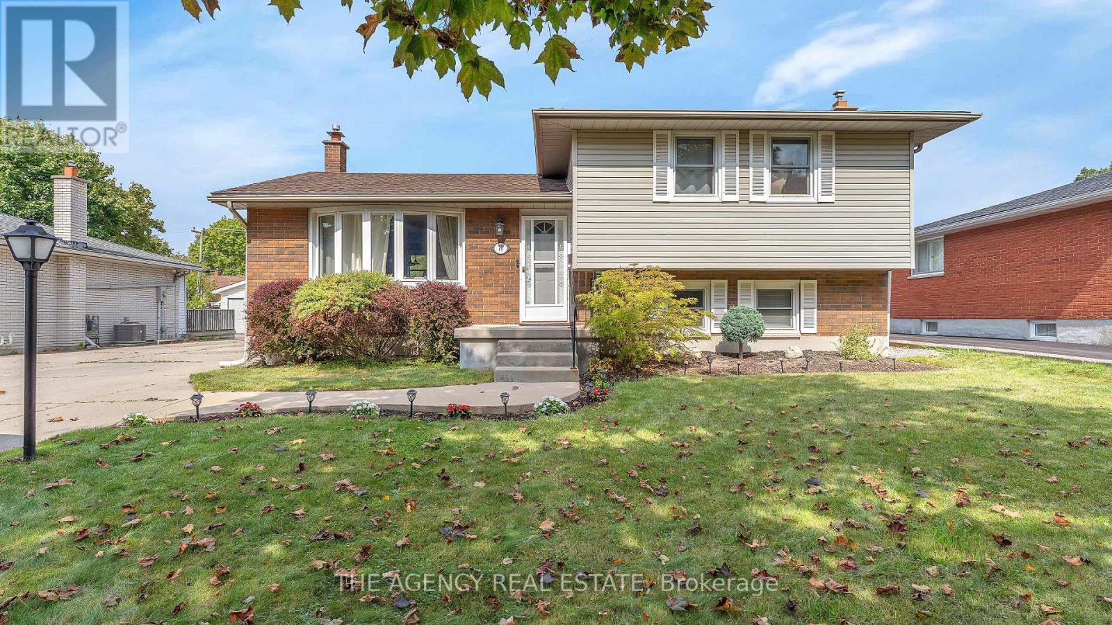 77 Southview Cres, London, ON N6J 3L6
