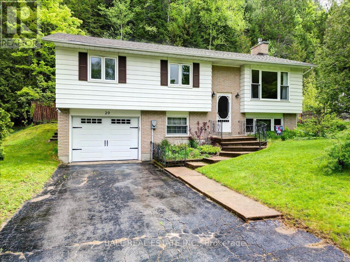 29 Forest Hill Rd, Bancroft, ON K0L 1C0