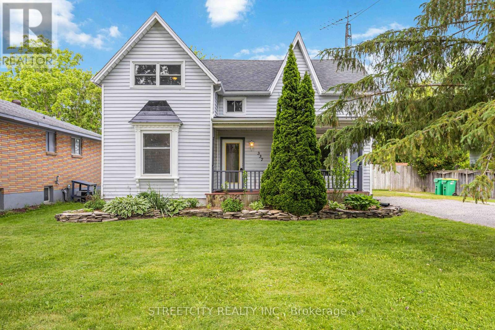 337 Eureka St, Petrolia, ON N0N 1R0