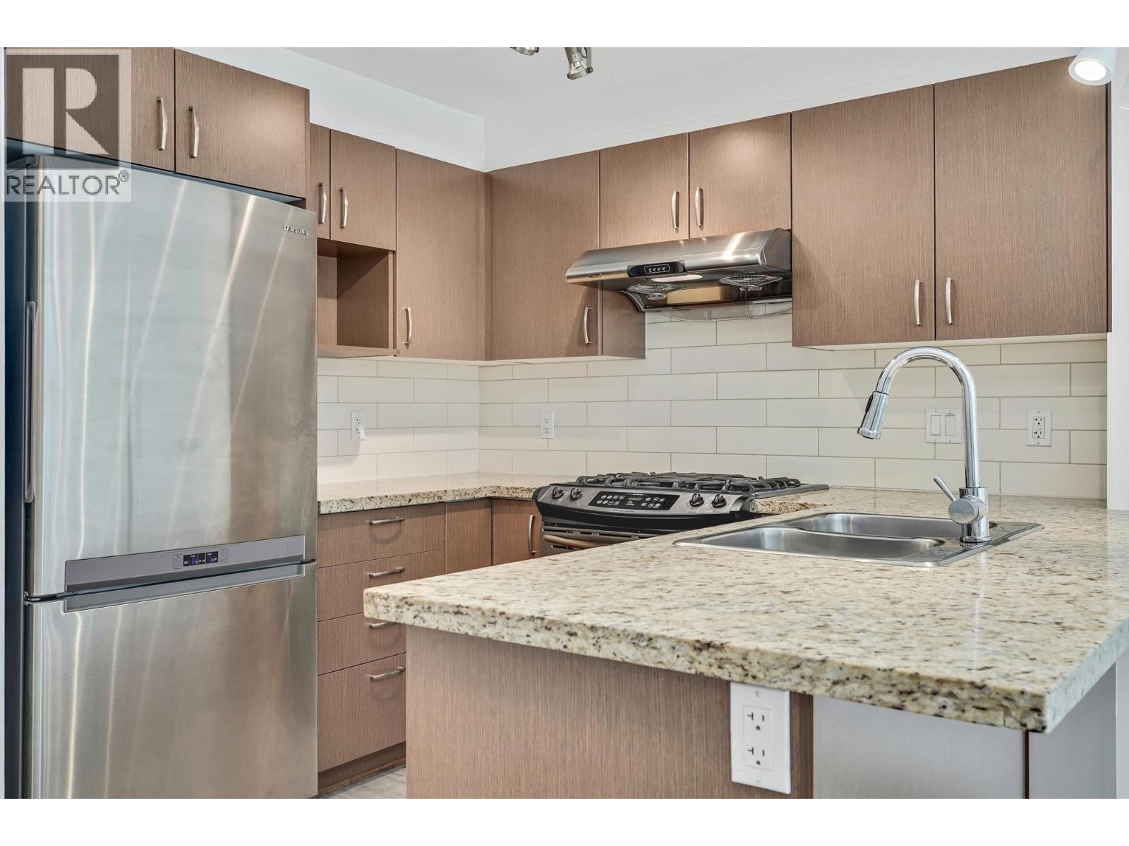 3097 Lincoln Avenue Unit 204, Coquitlam, BC V3B 0E3