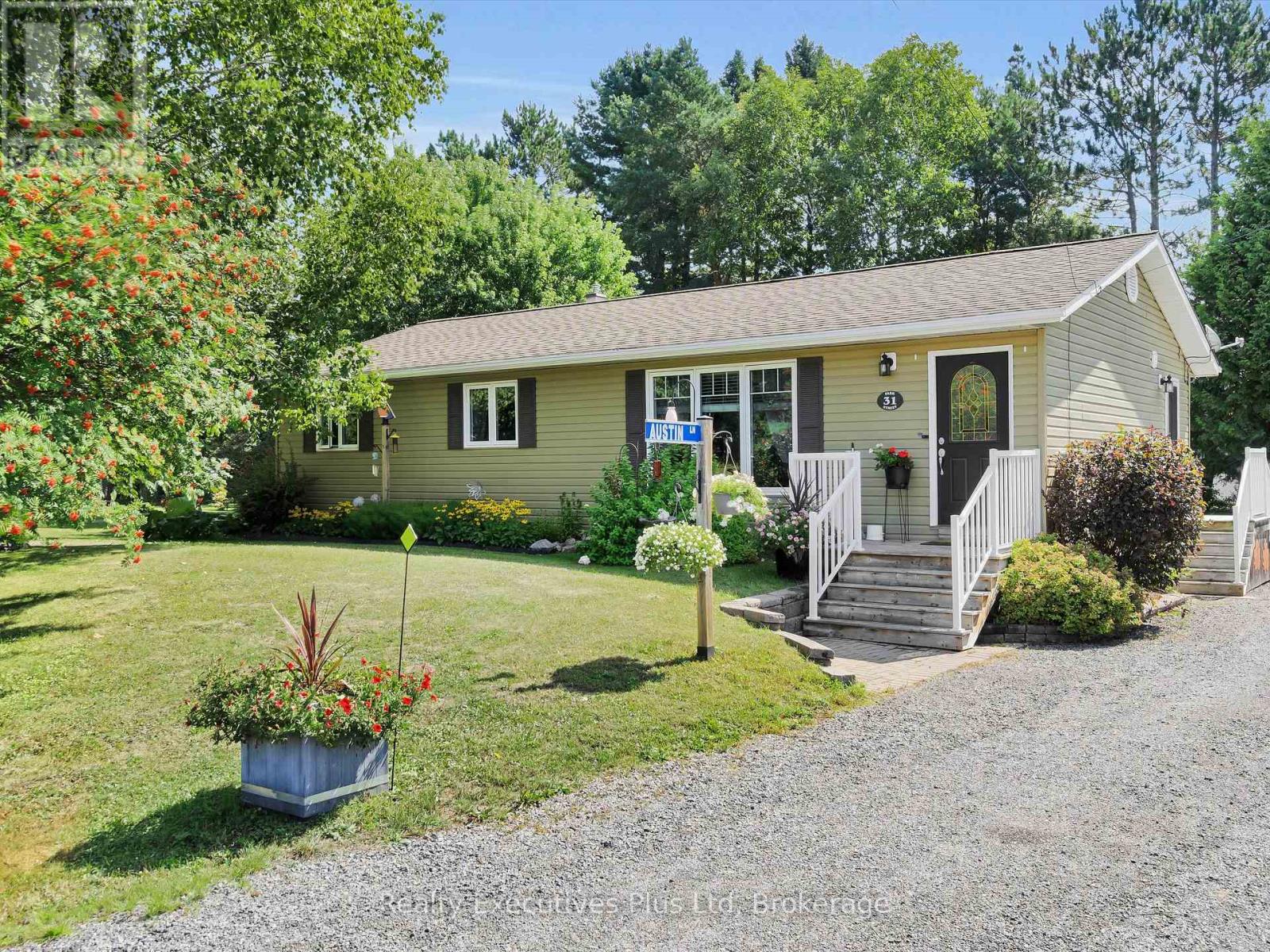 31 Park St, Sundridge, ON P0A 1Z0