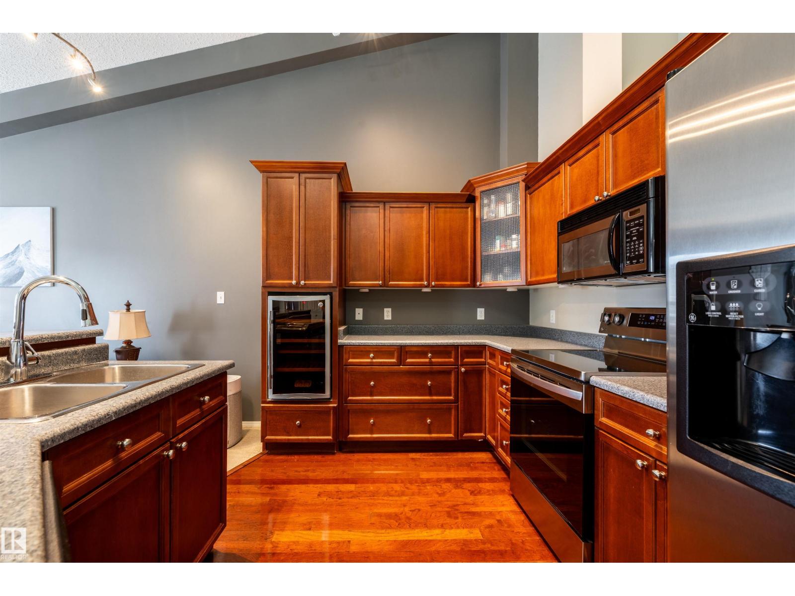 10311 111 Street Northwest #515, Edmonton, AB T5K 2Y8