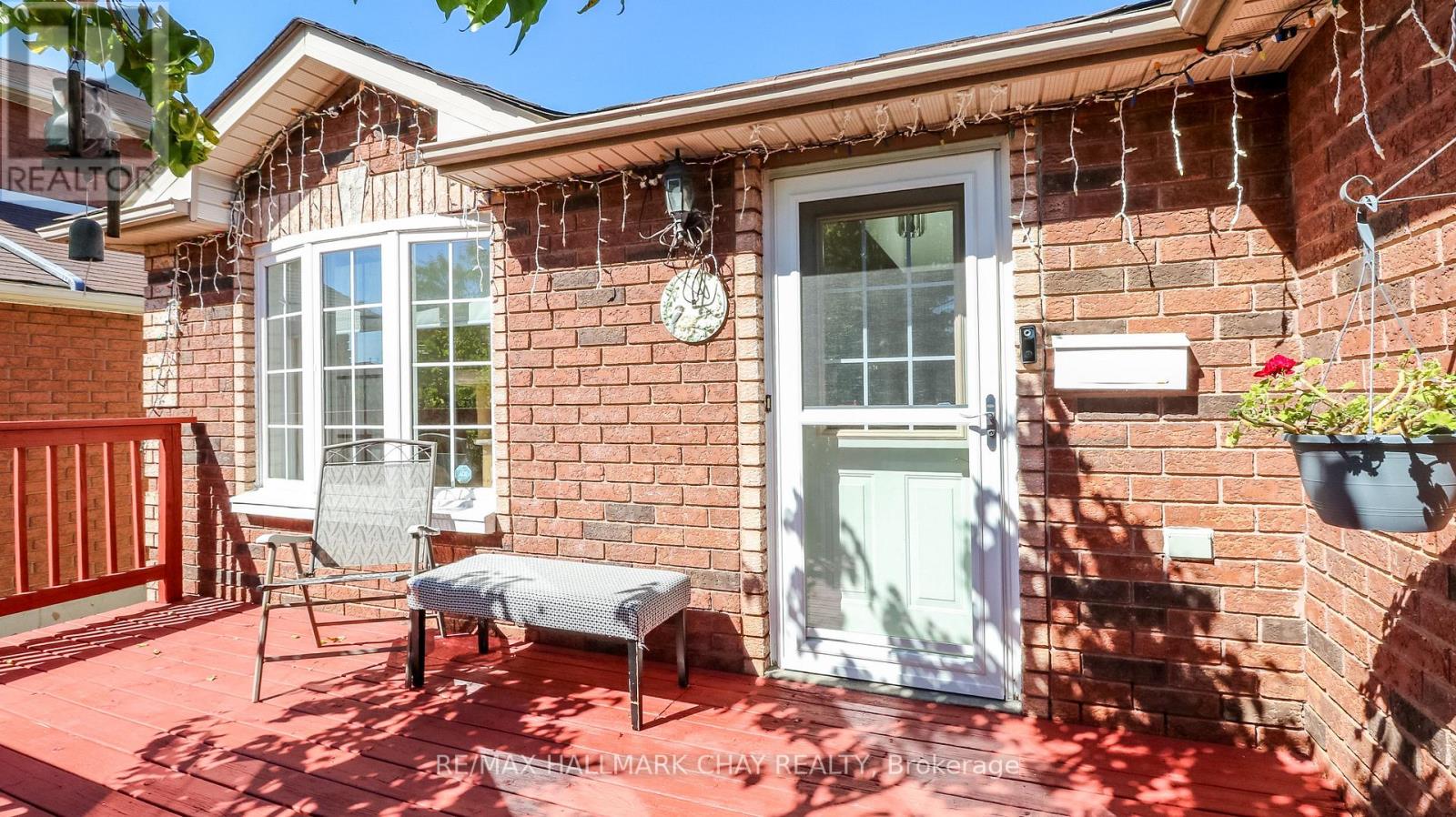 4 Hersey Cres, Barrie, ON L4N 8P7