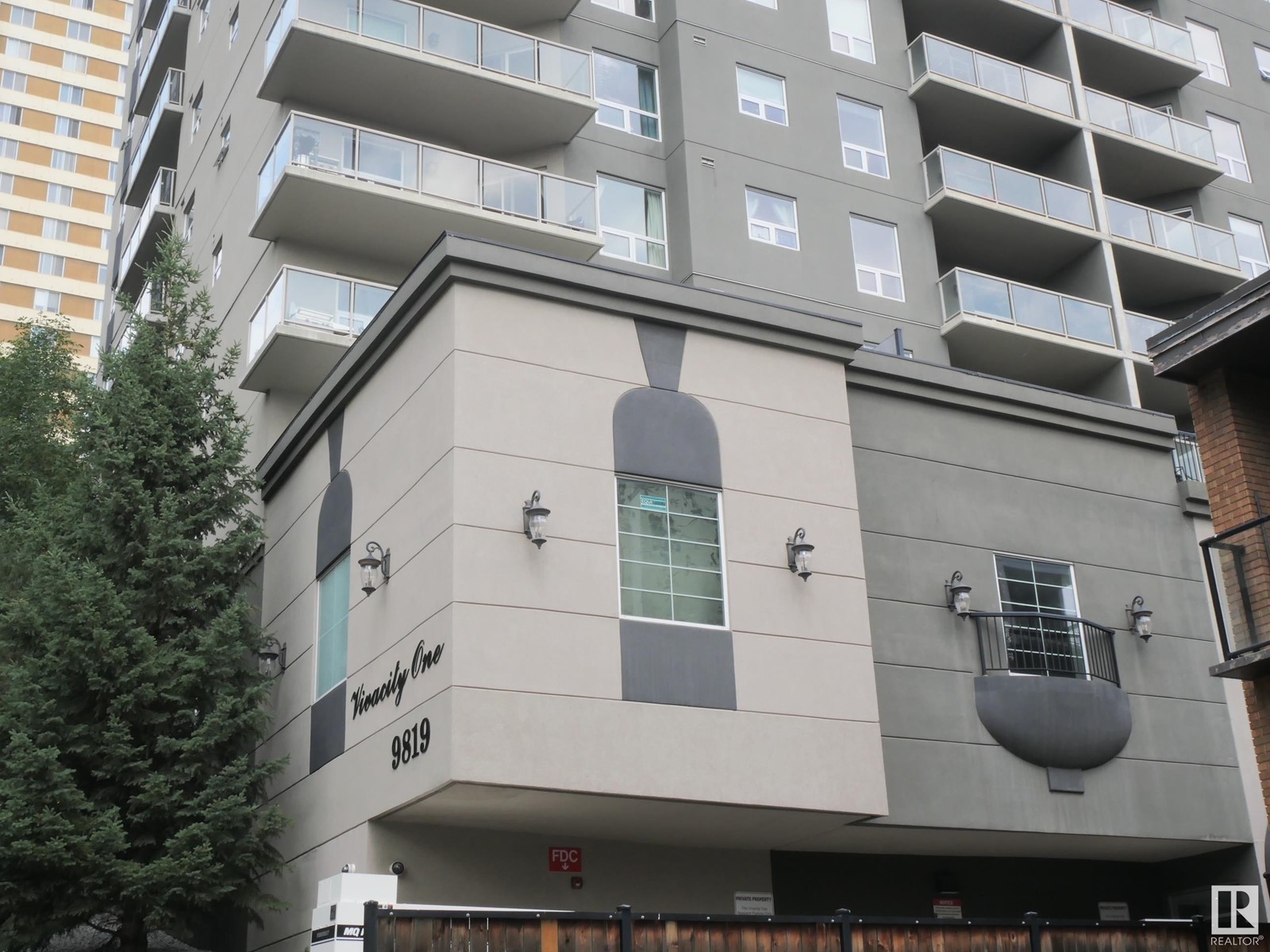 9819 104 Street Northwest #103, Edmonton, AB T5R 0Z8
