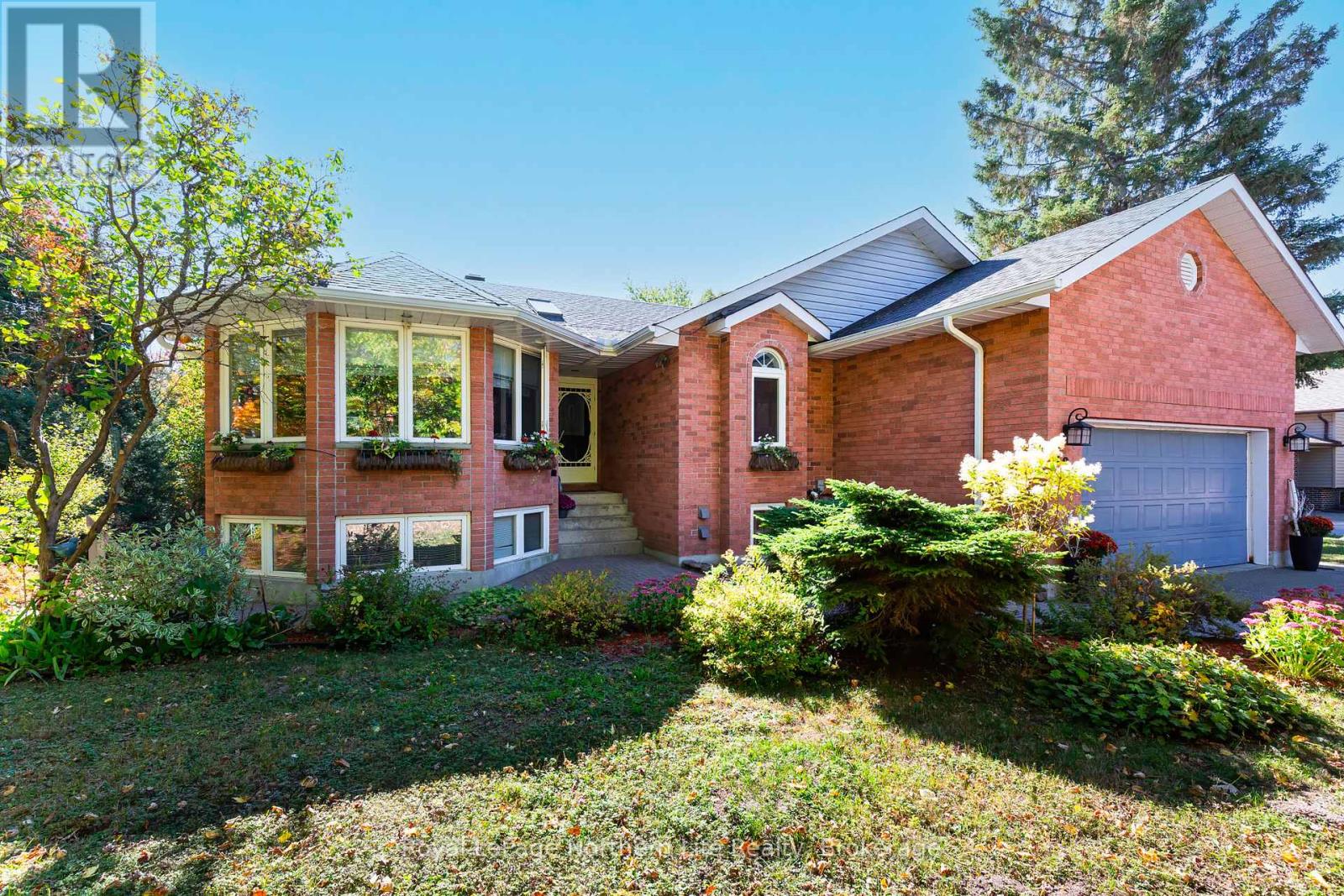 389 Carmichael Dr, North Bay, ON P1B 8G2