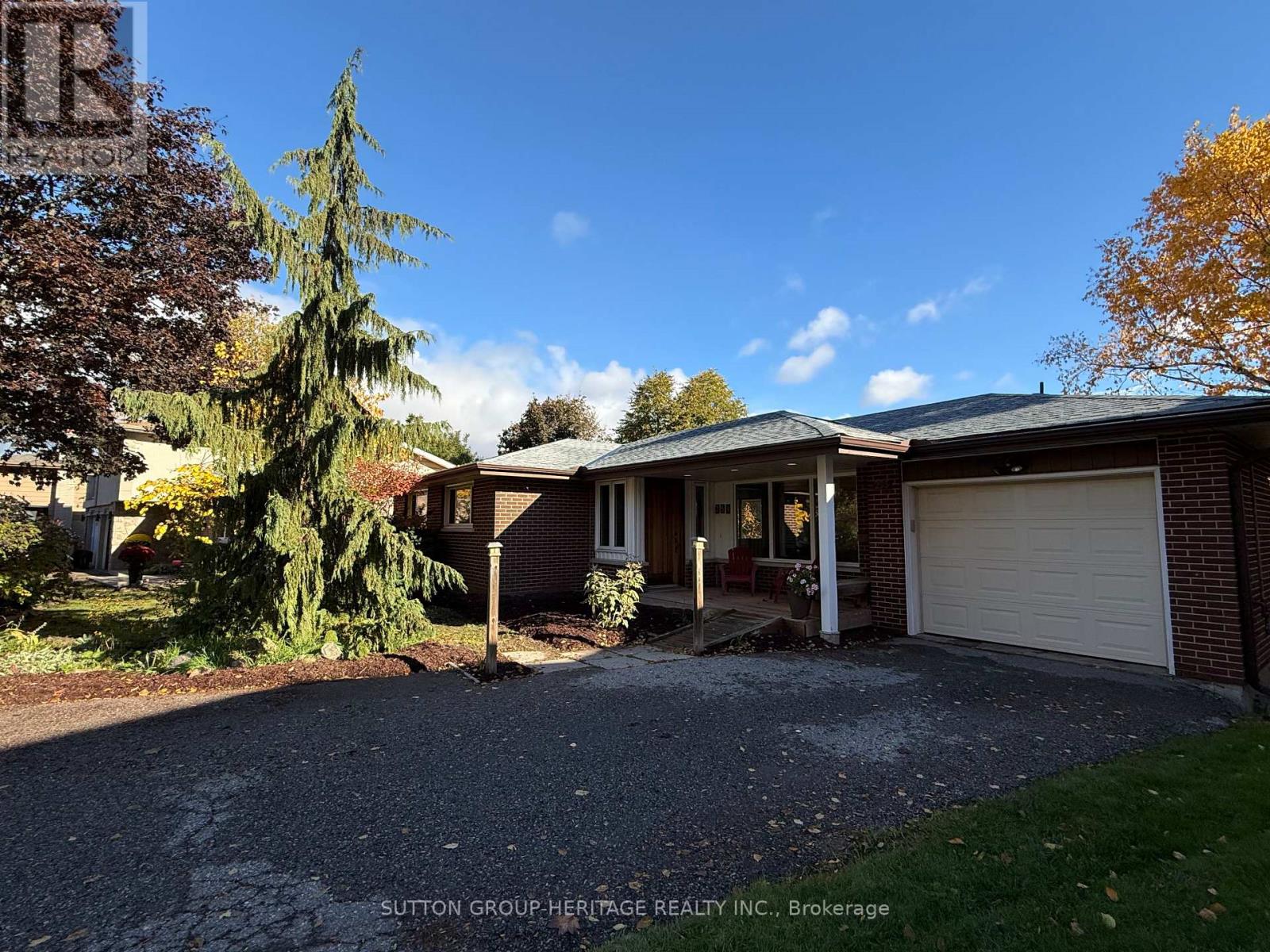 253 Fairlawn Ct, Oshawa, ON L1J 4R1