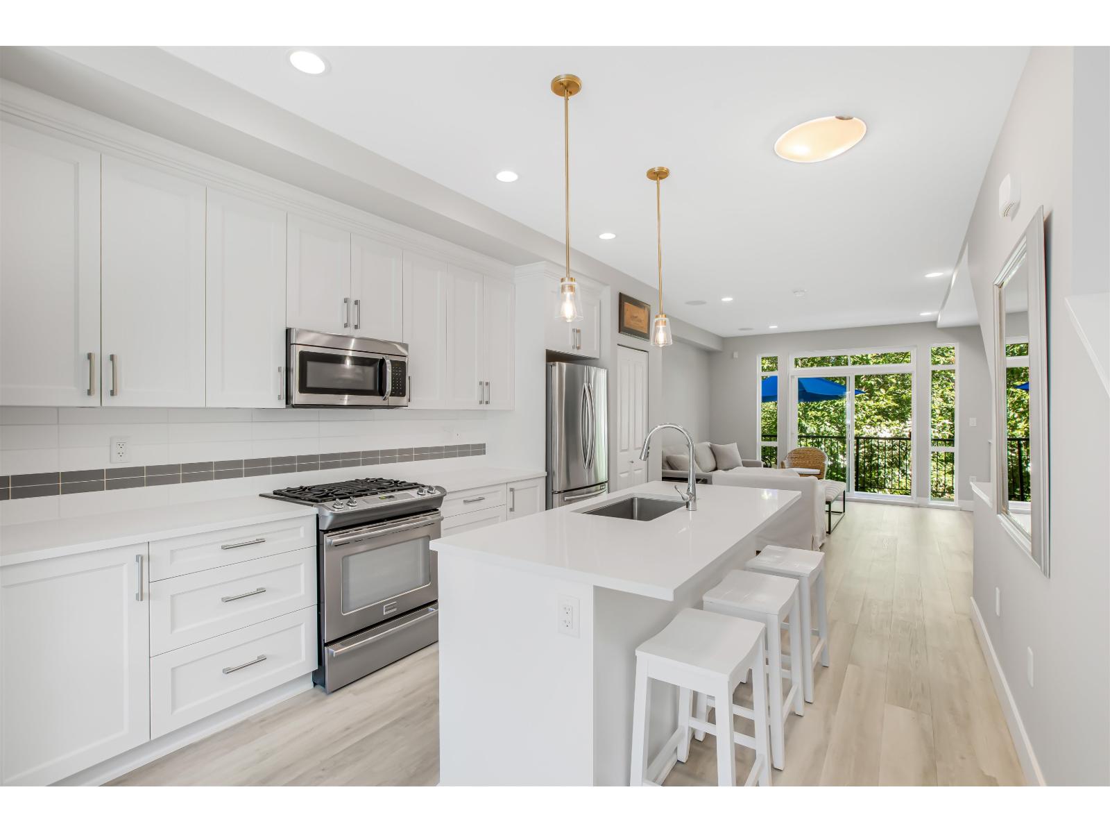 3039 156 Street Unit 61, Surrey, BC V3Z 6T5