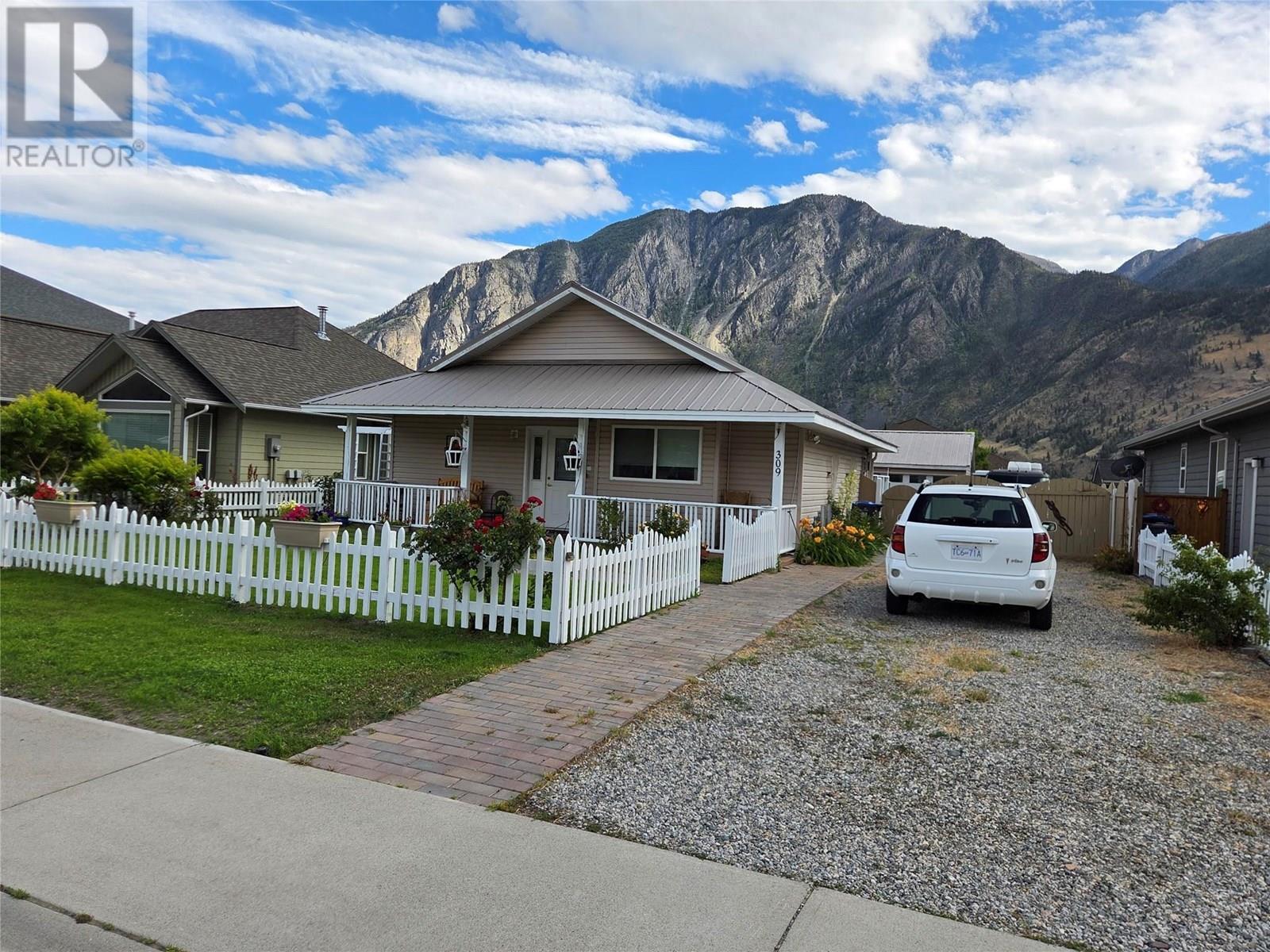 309 2 Avenue, Keremeos, BC V0X 1N3