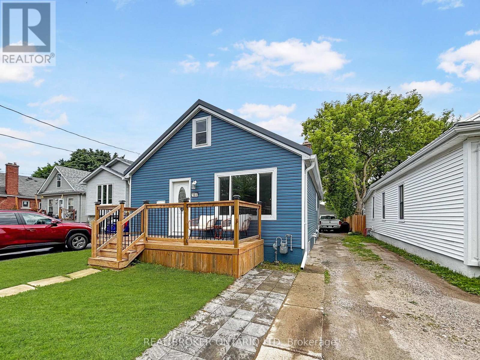 104 Delaware St, London, ON N5Z 2N5
